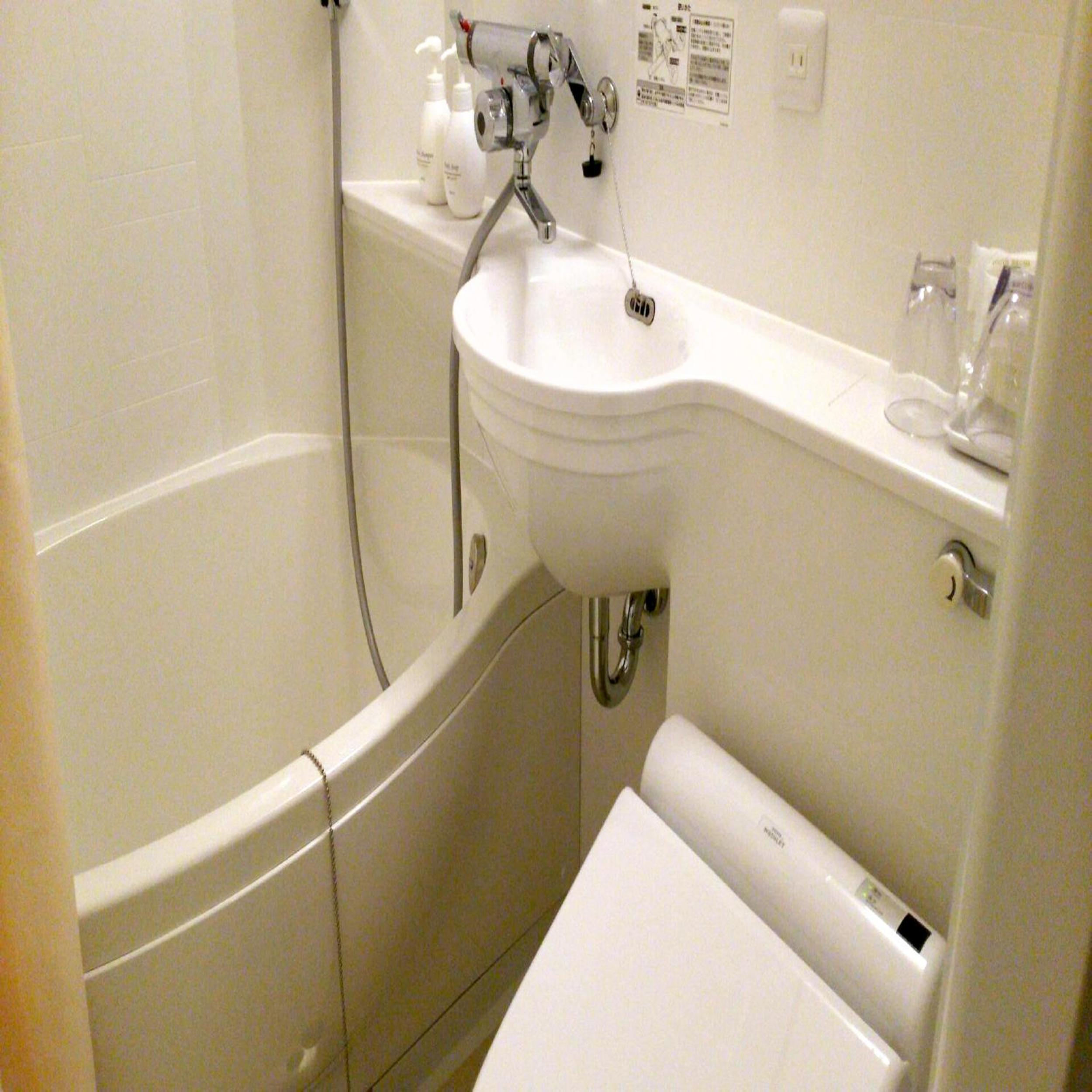 Twin Room - Non-Smoking photo 3