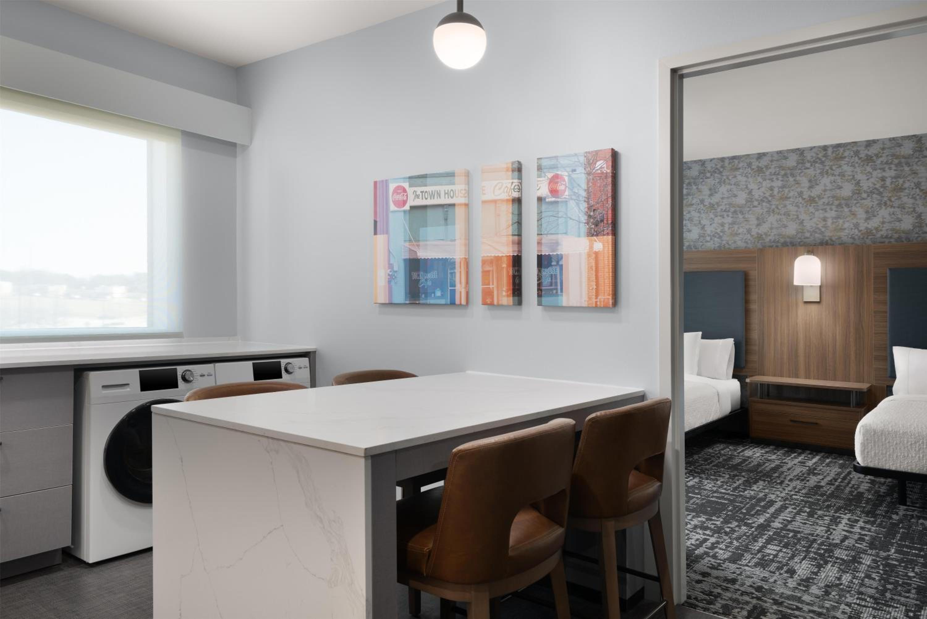 One-Bedroom King Suite - Non-Smoking