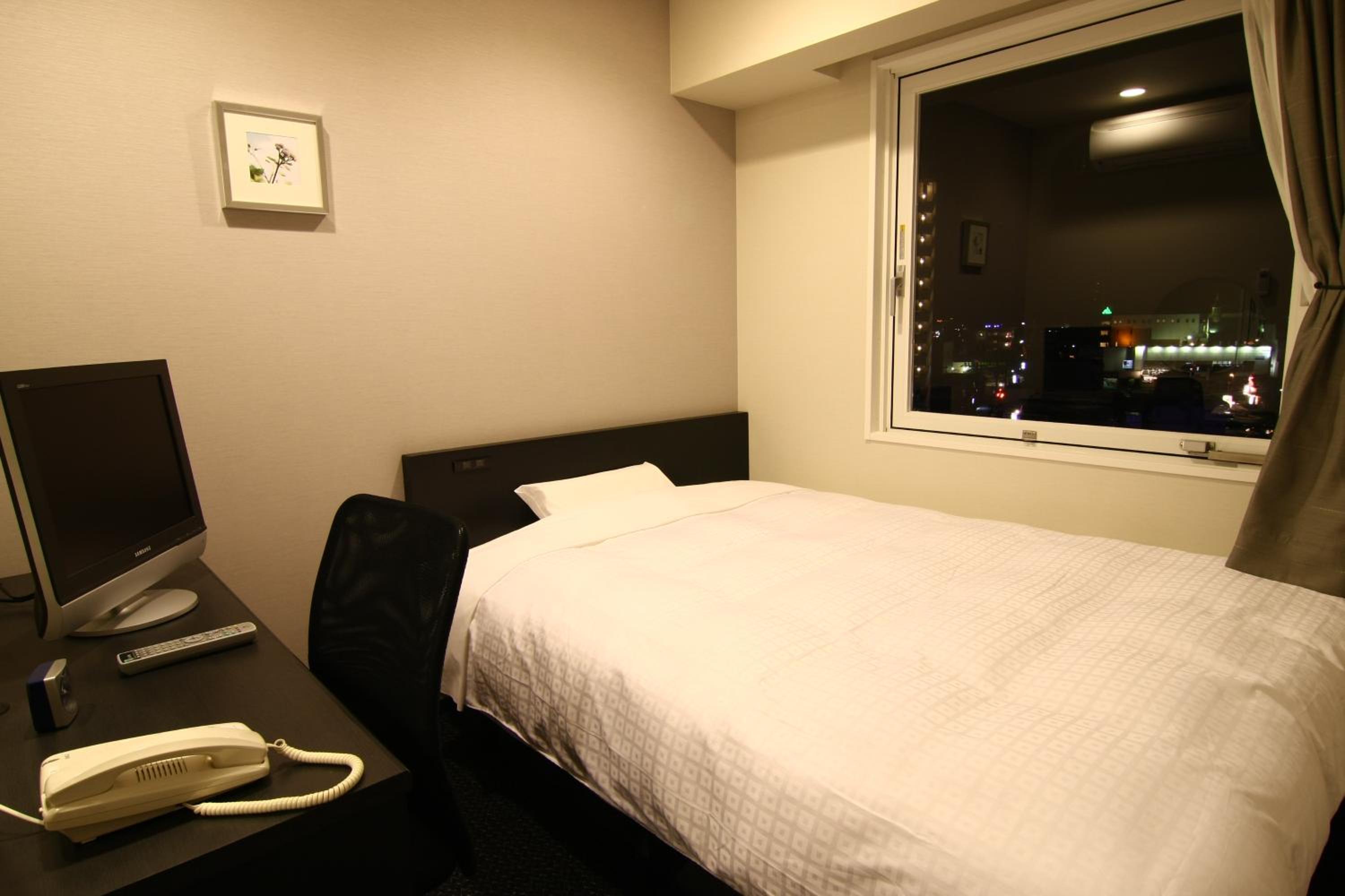 Single Room - Non-Smoking photo 3