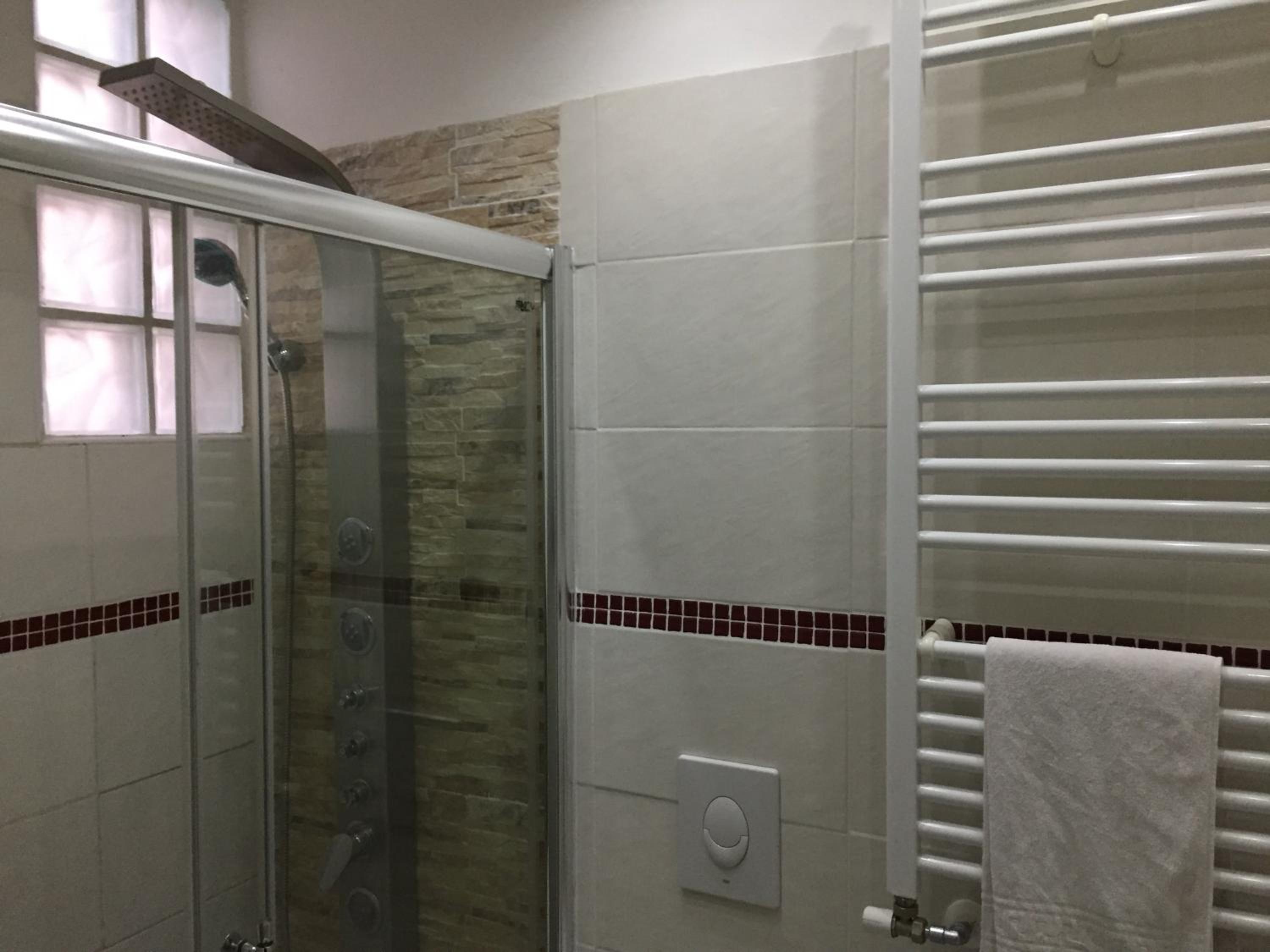 Economy Triple Room - Photo 7