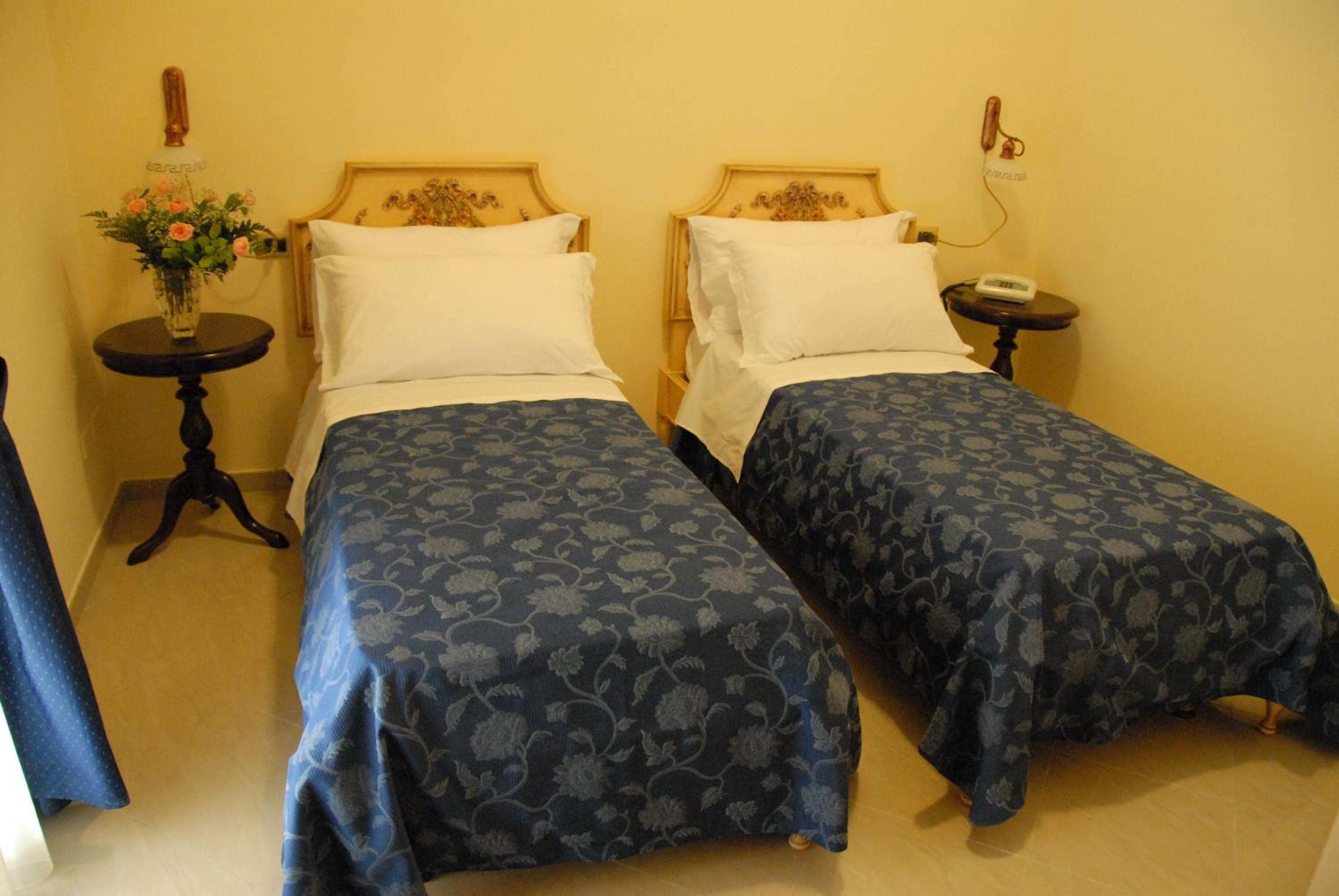 Deluxe Twin Room - Photo 4