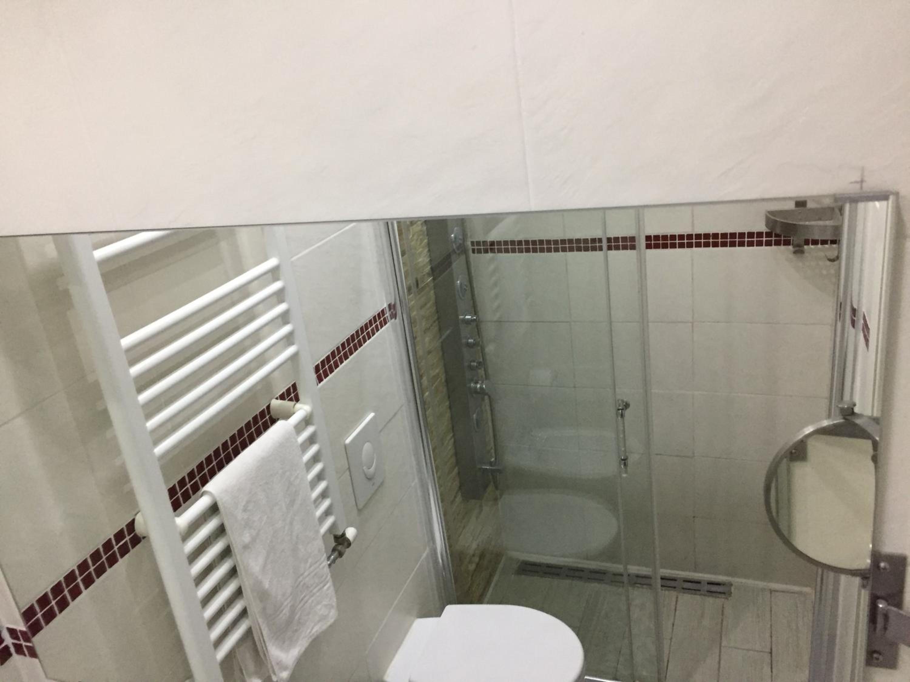 Economy Triple Room - Photo 9