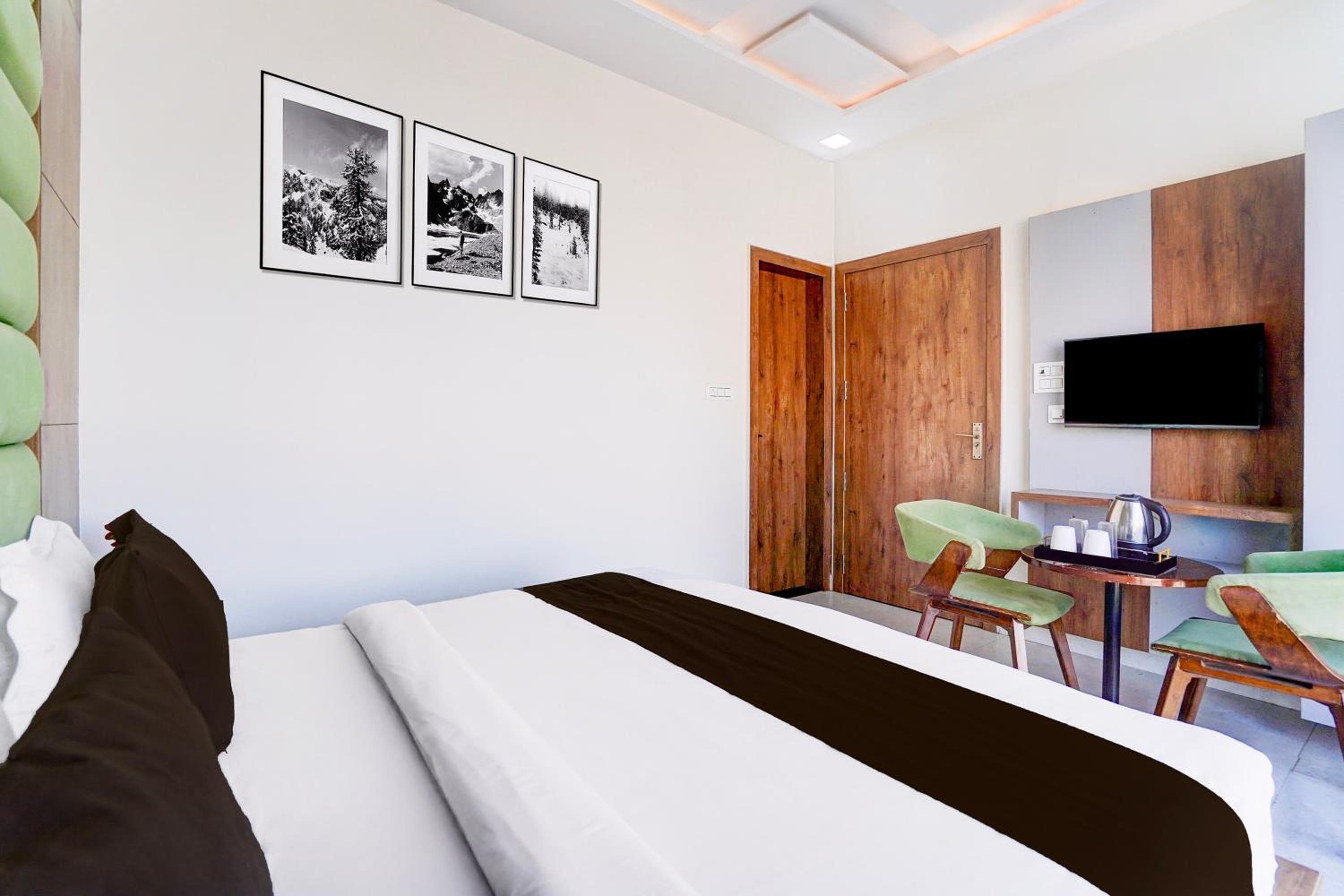 Deluxe Double or Twin Room photo 1