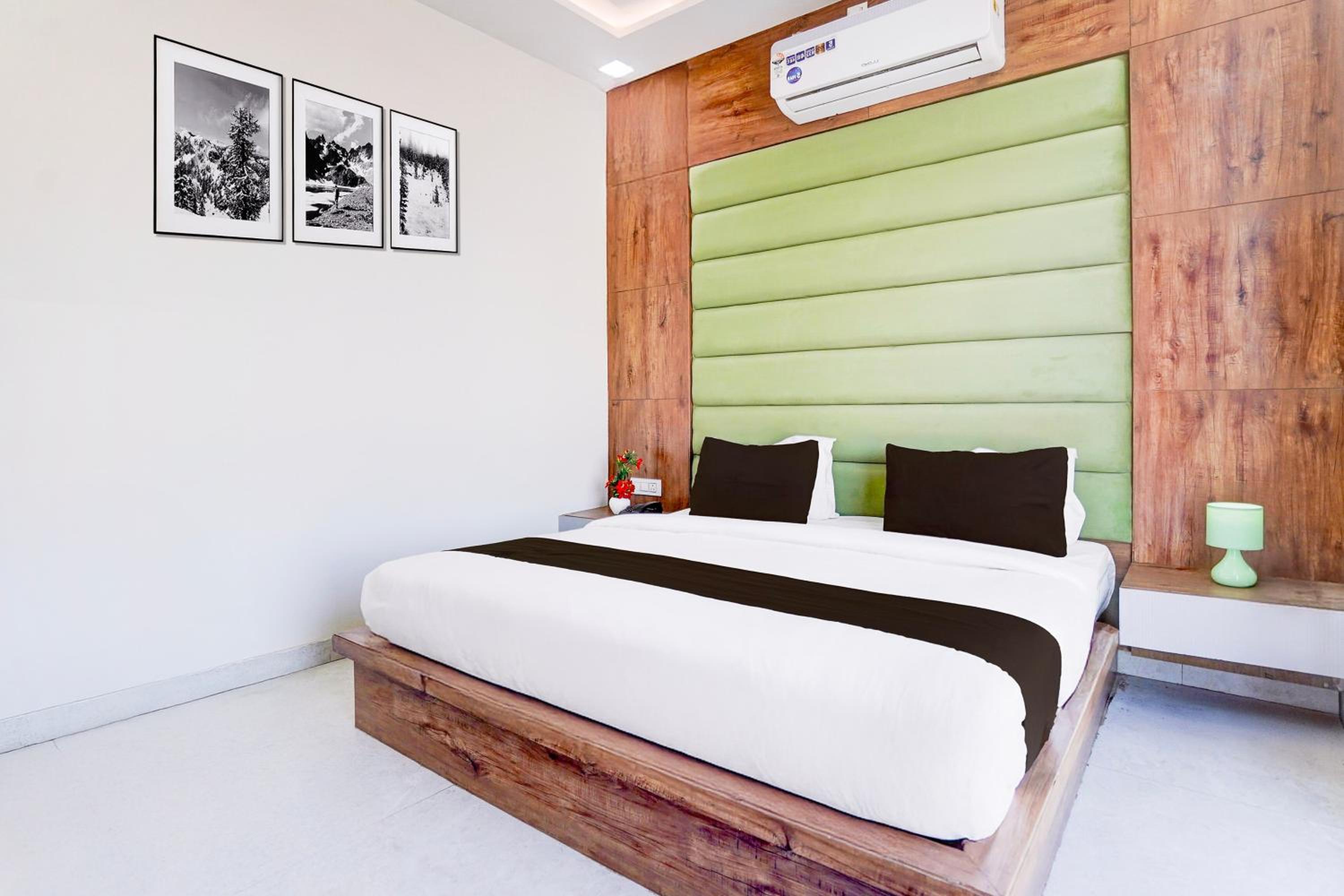 Deluxe Double or Twin Room photo 2