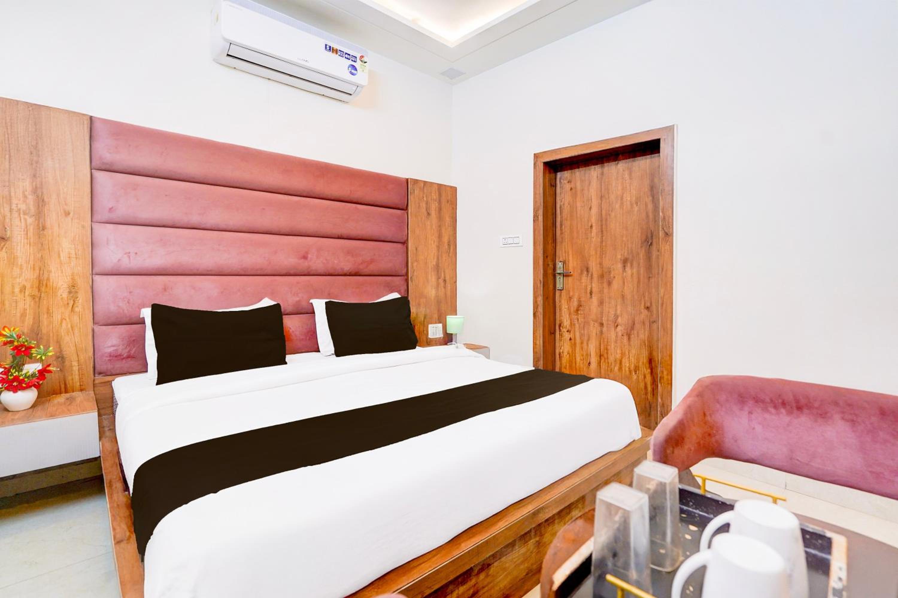 Deluxe Double or Twin Room photo 3