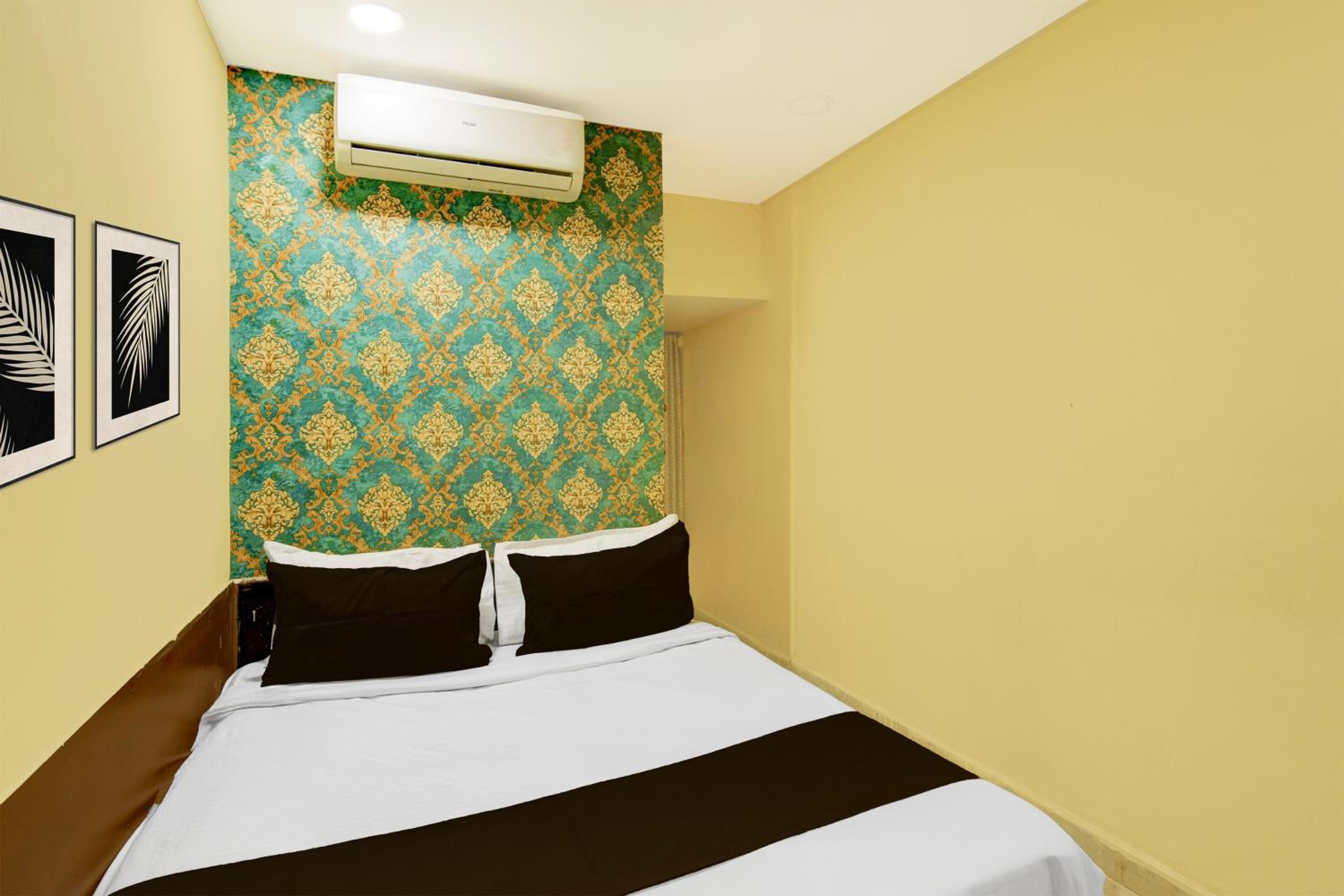 Deluxe Double Room photo 2