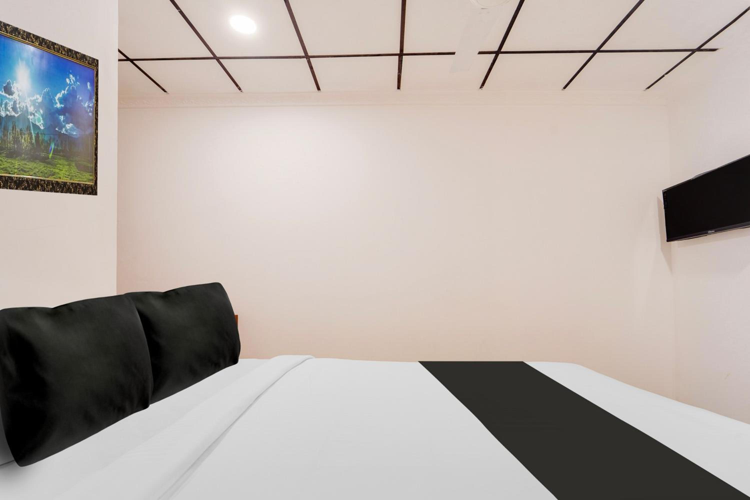 Small Double Room photo 2