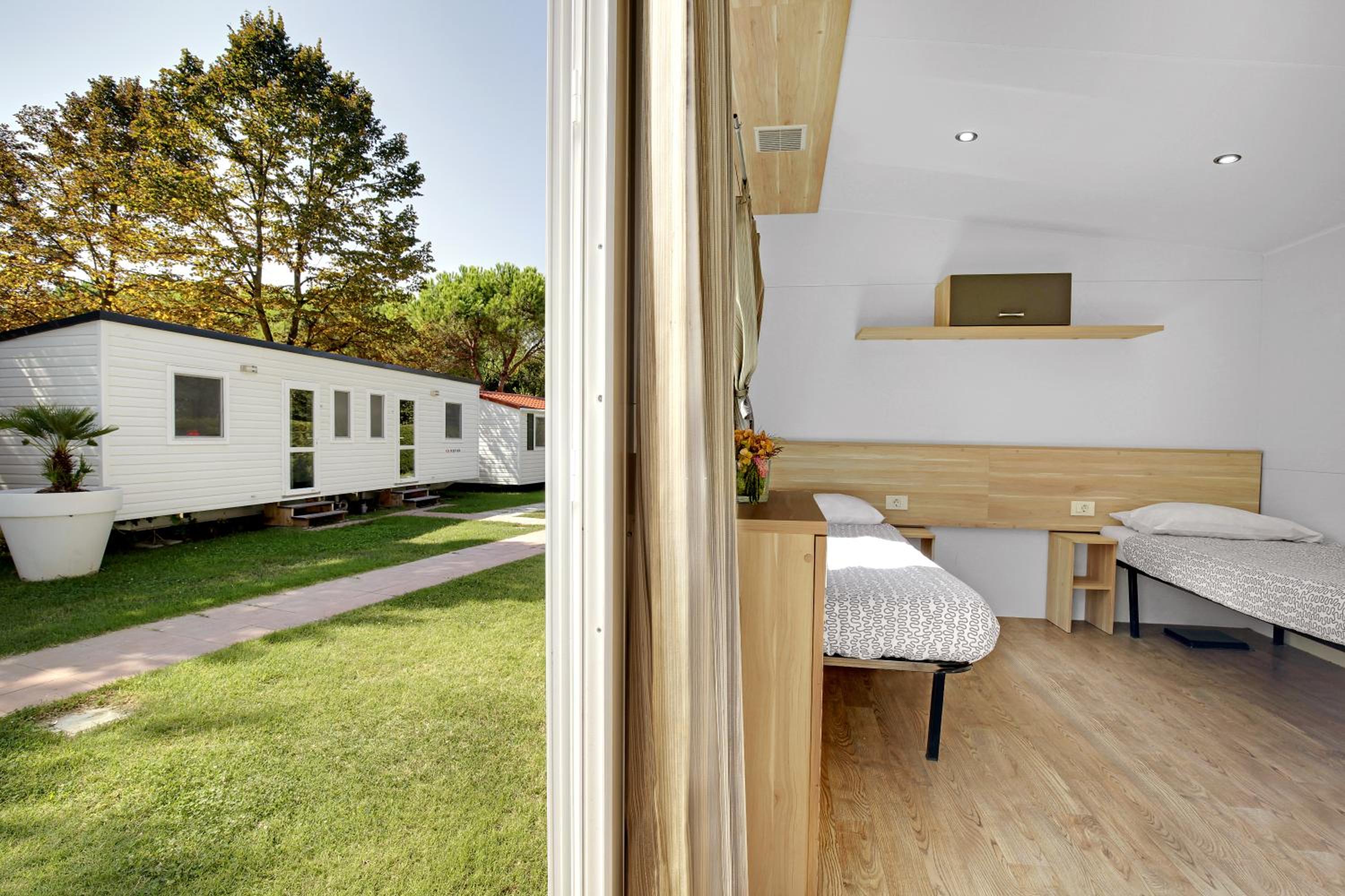 Mobile Home (3 Adults) photo 1