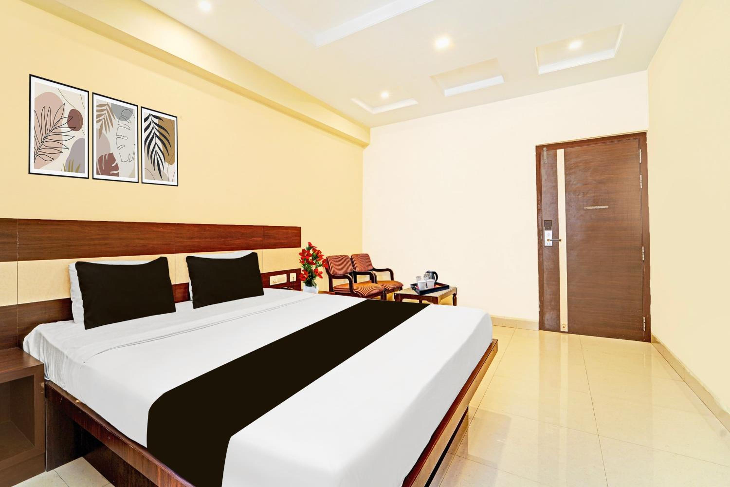 Deluxe Double Room with Bath photo 1