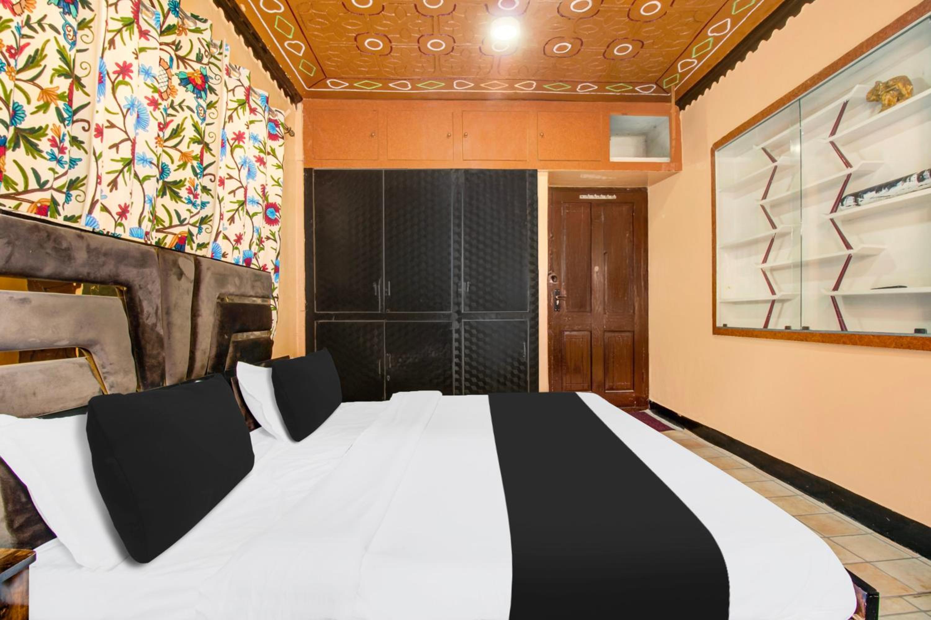 Deluxe Double Room photo 2