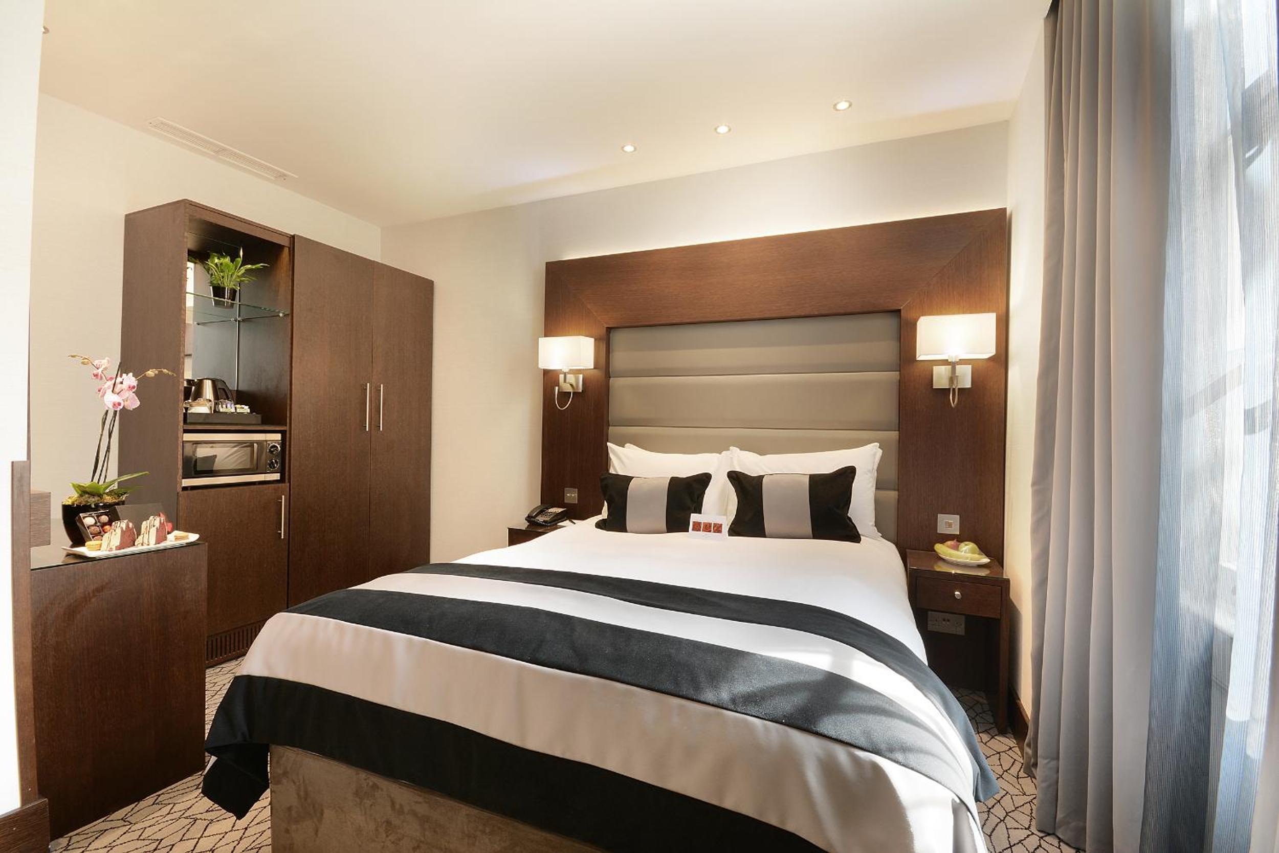 Devonshire Wing - Deluxe Double photo 3