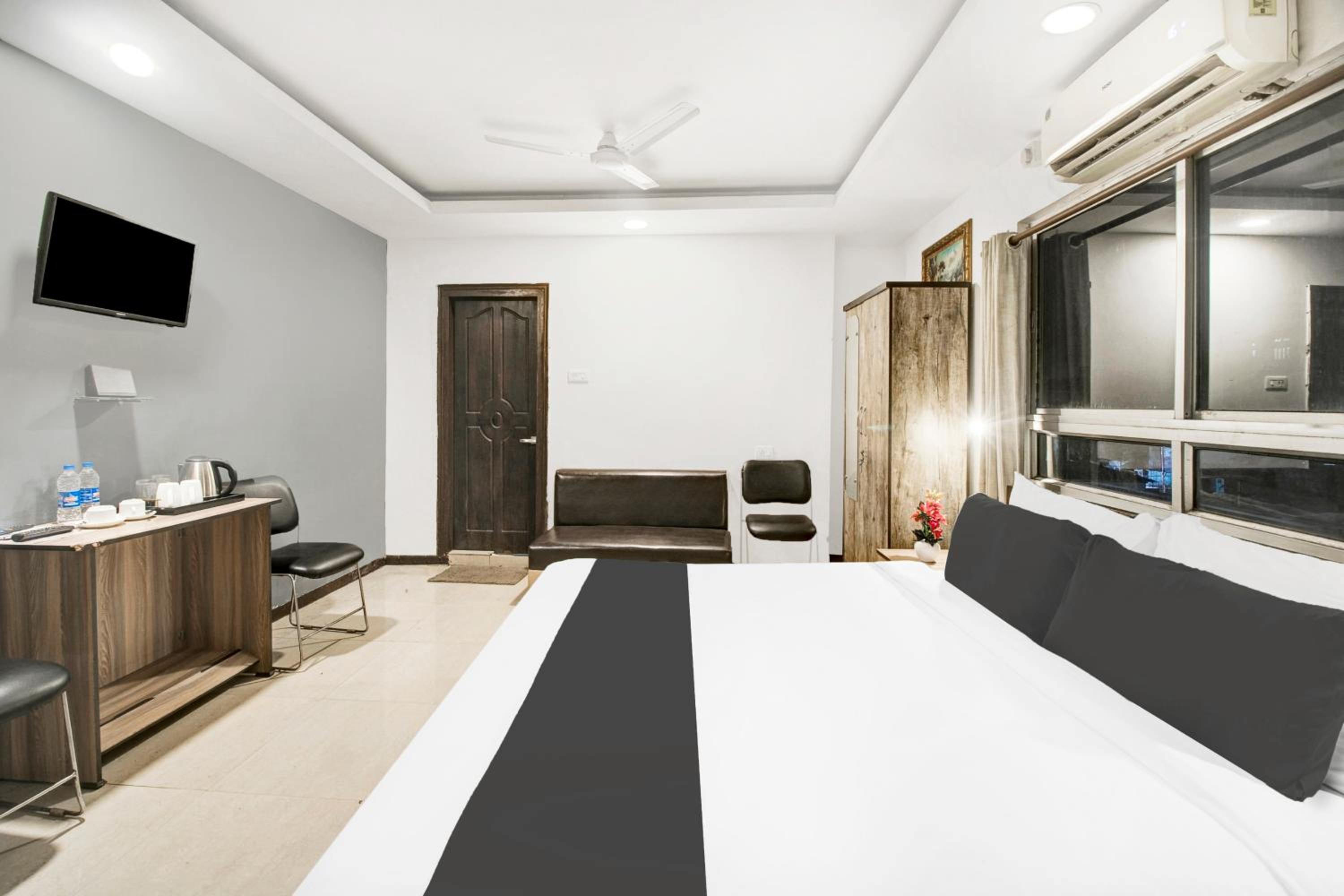 Deluxe Double or Twin Room photo 2