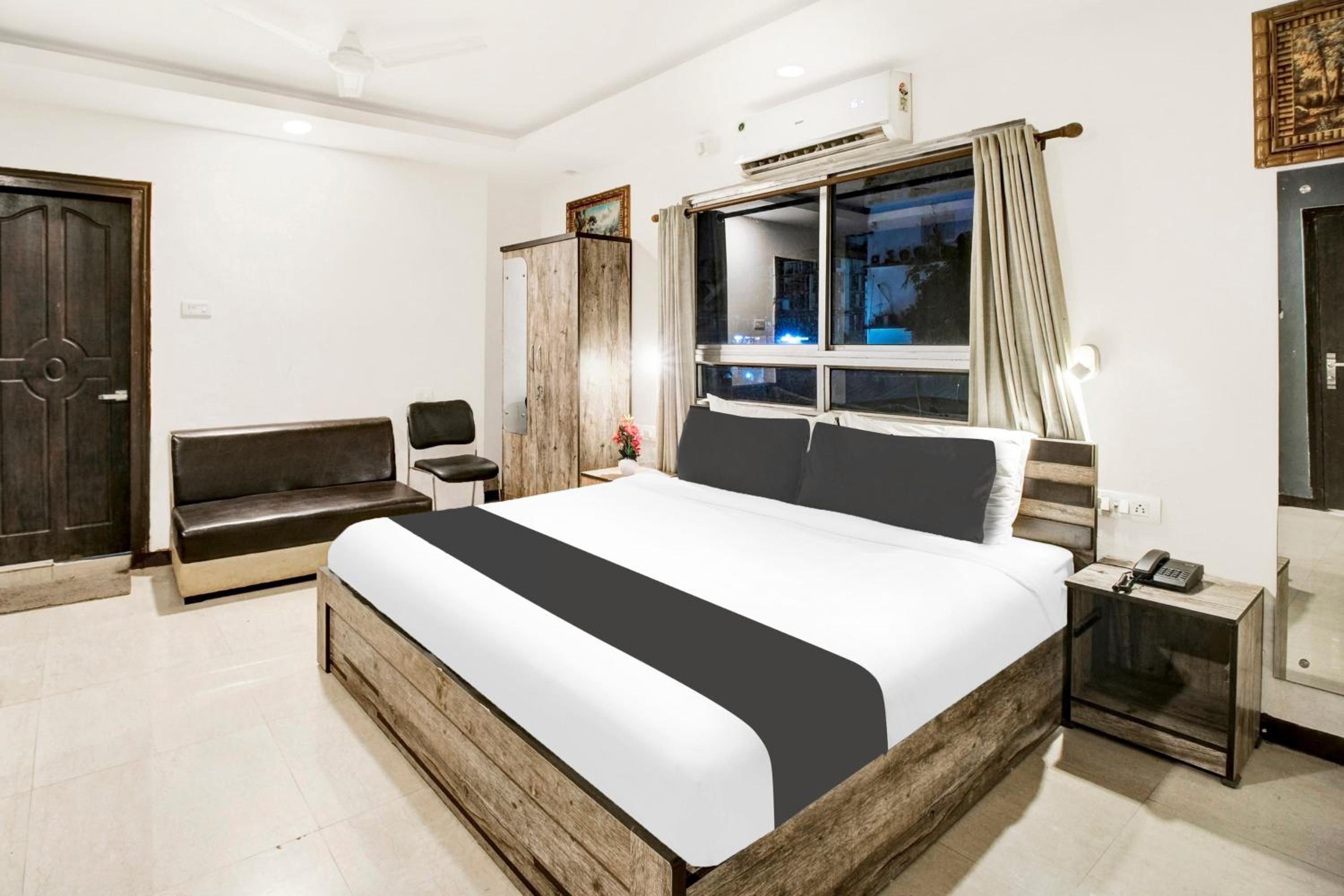 Deluxe Double or Twin Room photo 3