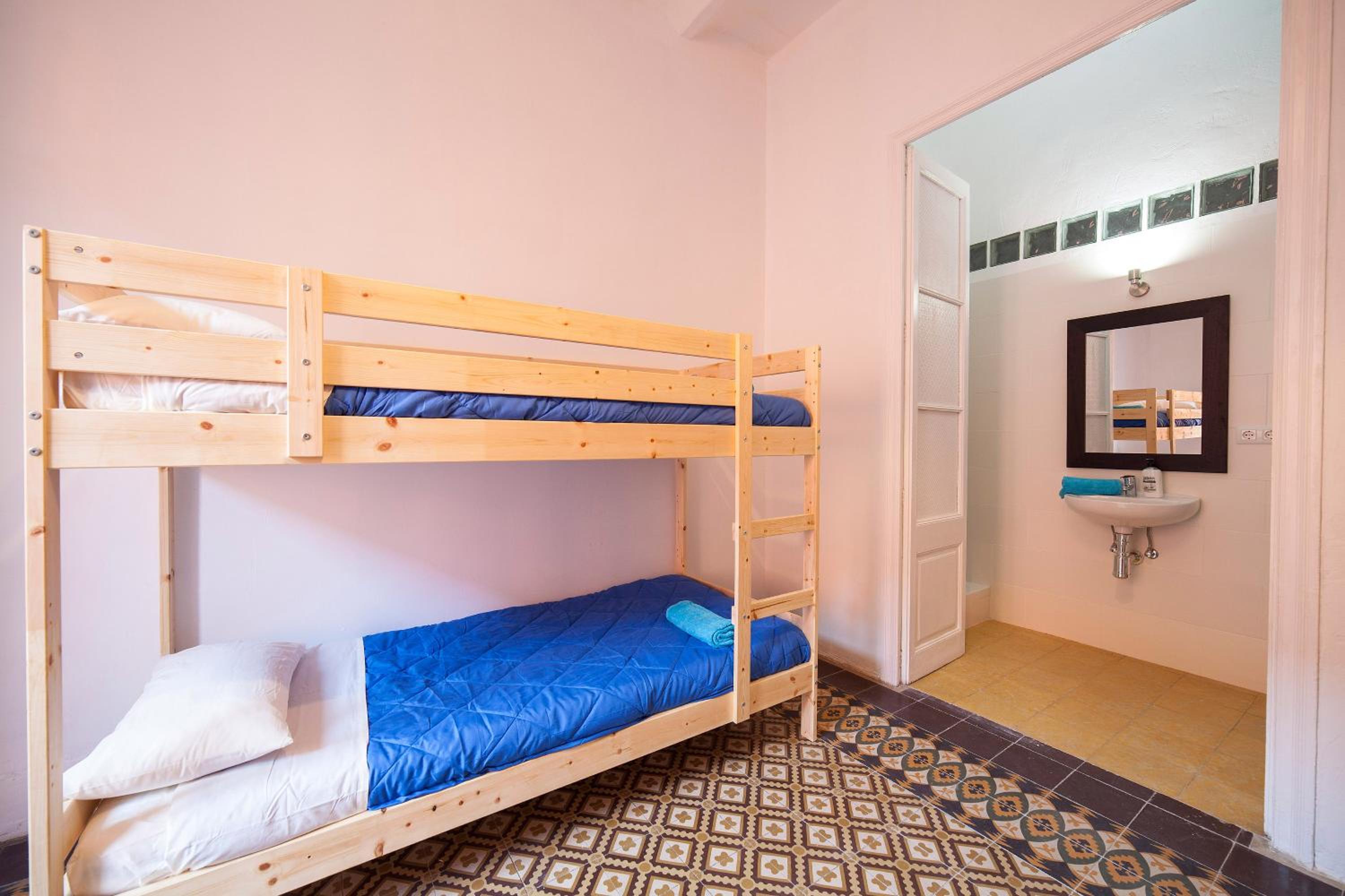 Cama en Habitación Compartida Mixta de 6 Camas