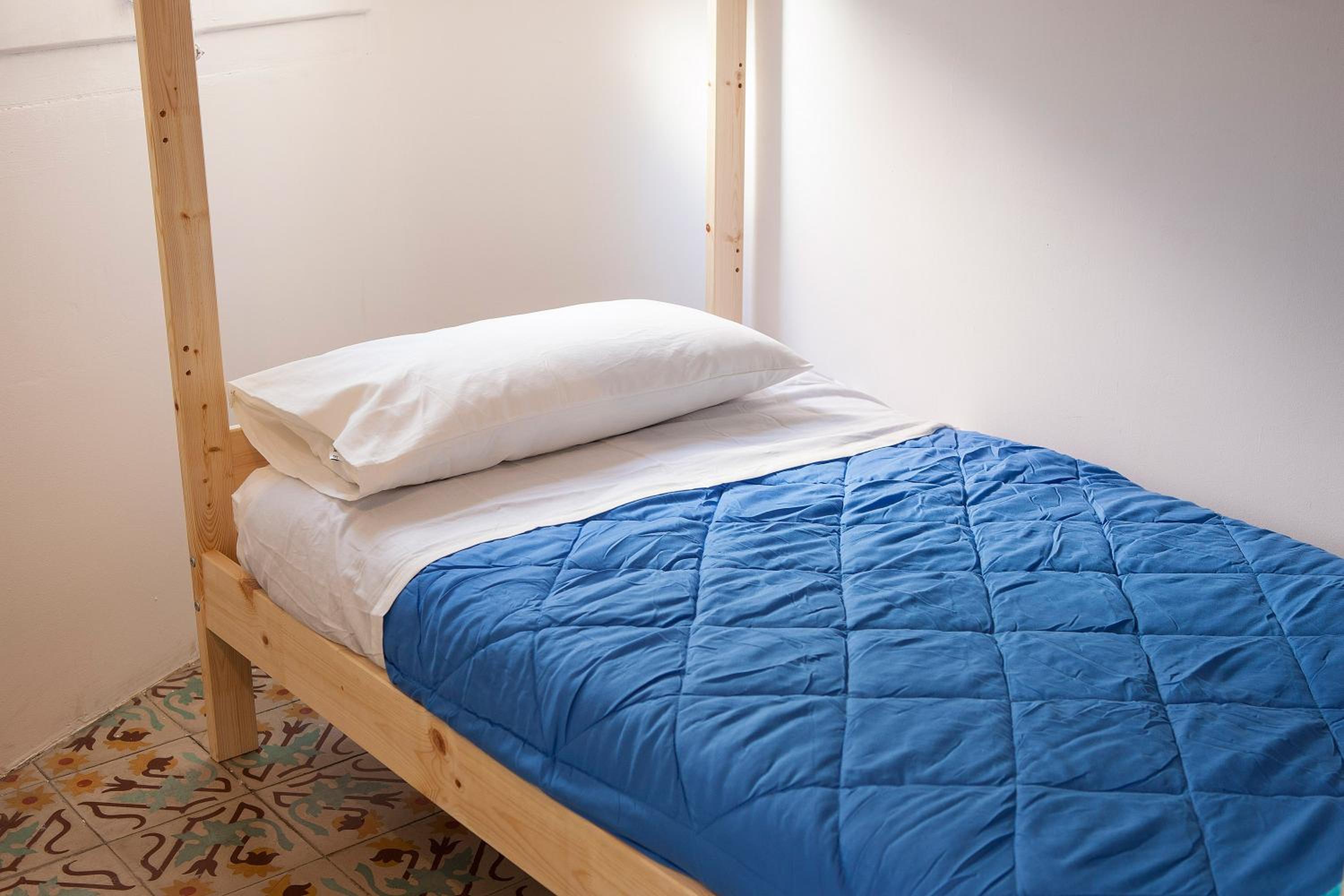 Cama en Habitación Compartida Mixta de 6 Camas