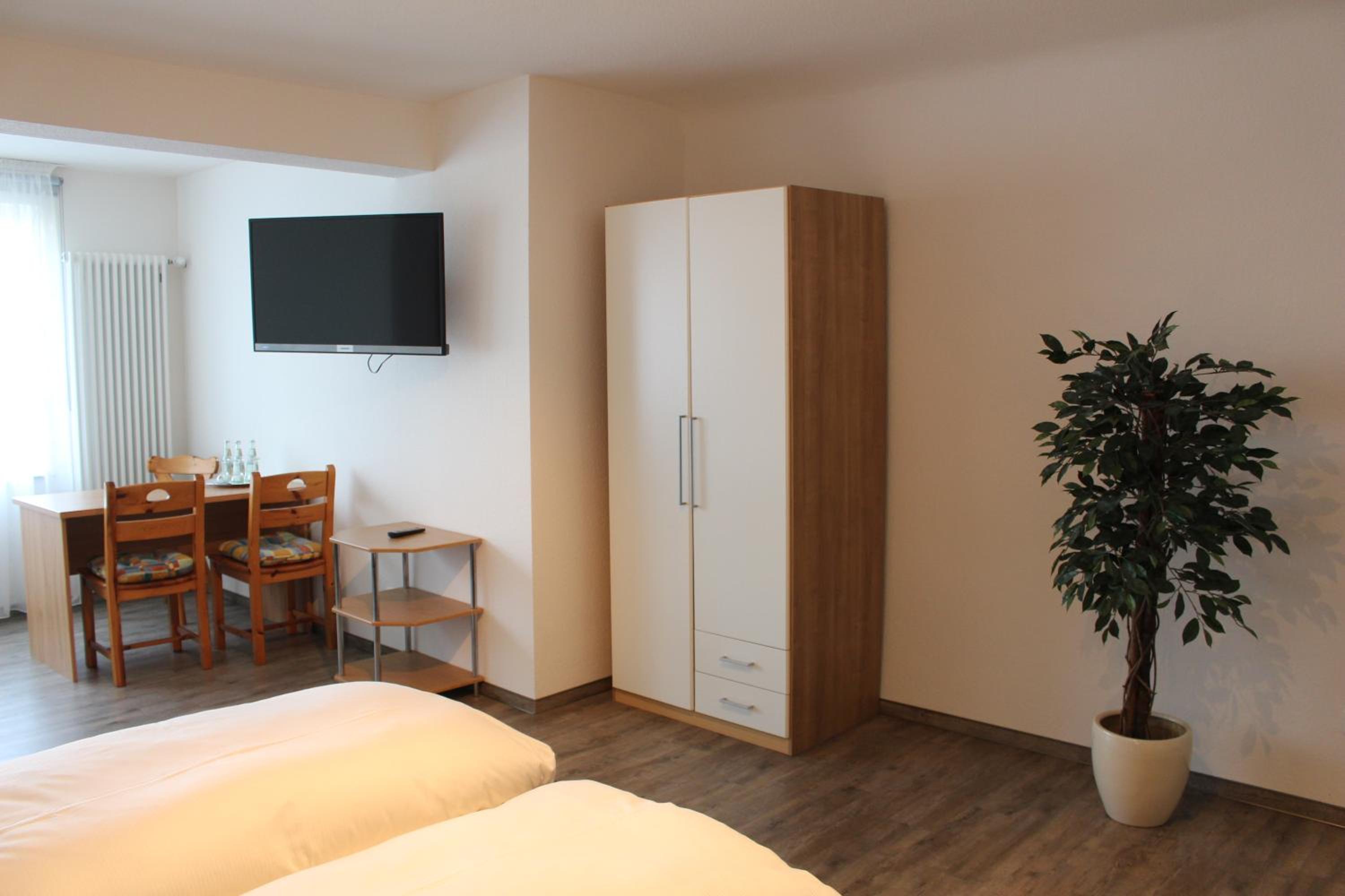Basic Quadruple Room (2 Adults + 2 Children) - Photo 7