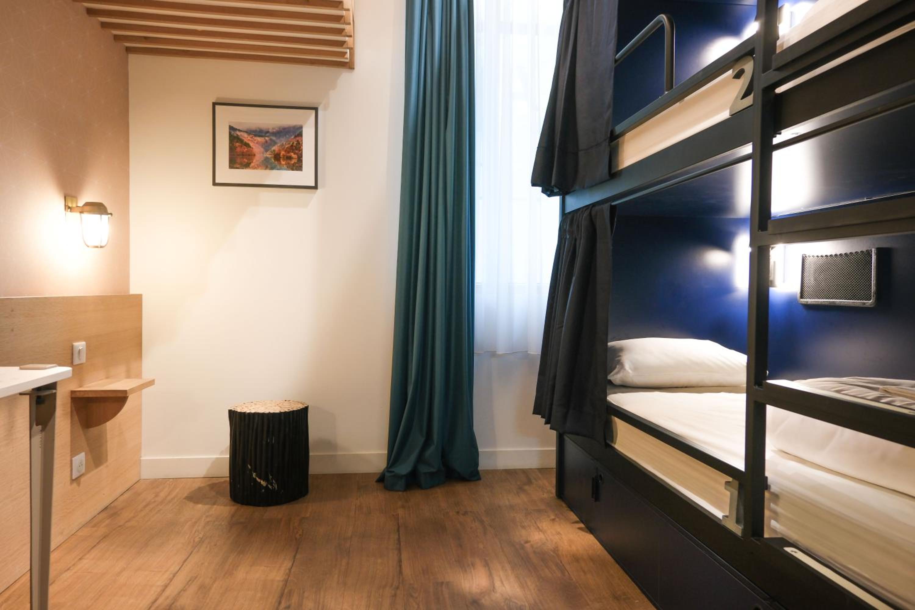 Bed in 9-Bed Mixed Dormitory Room photo 1