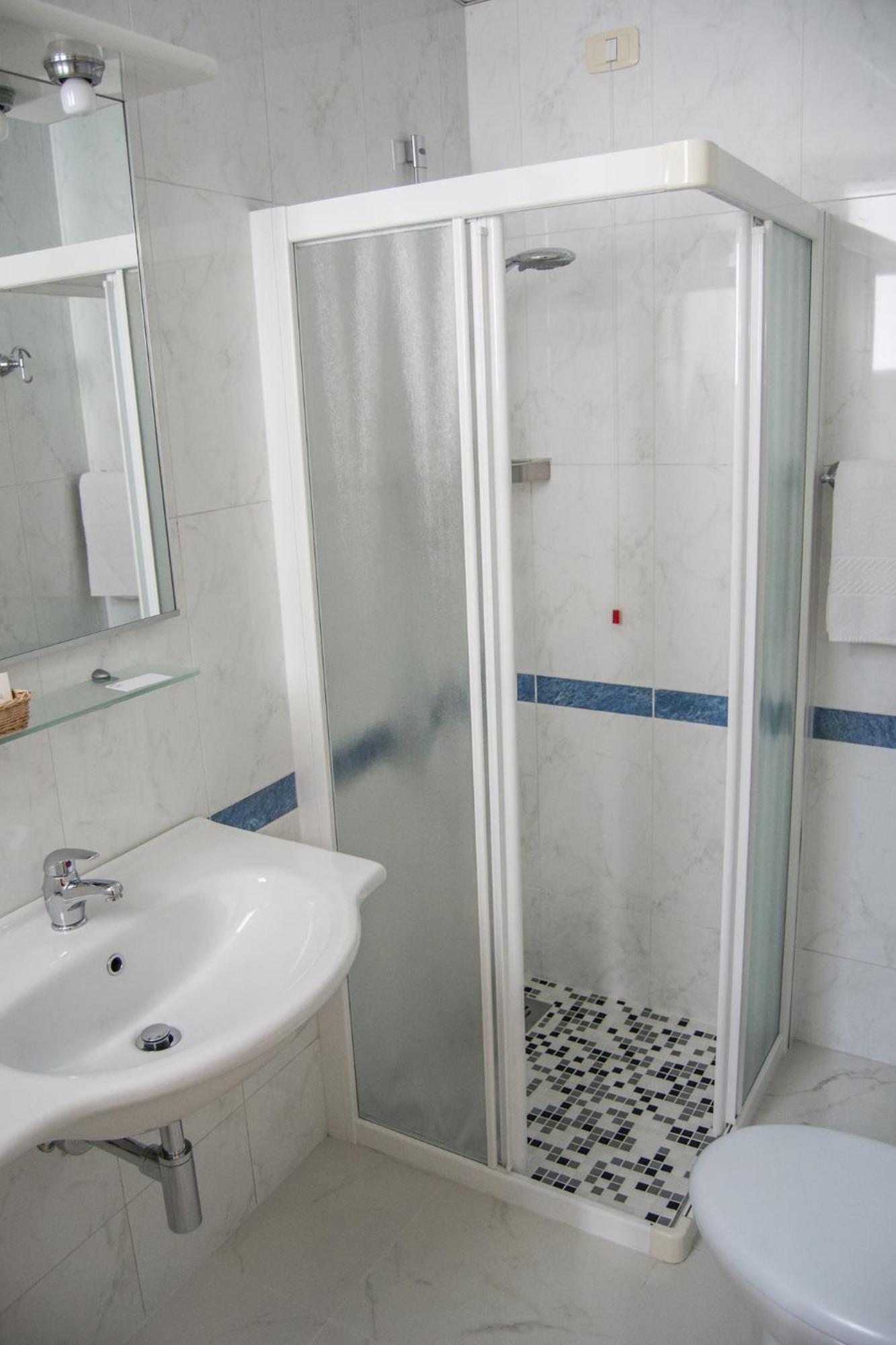 Budget Triple Room - Photo 2