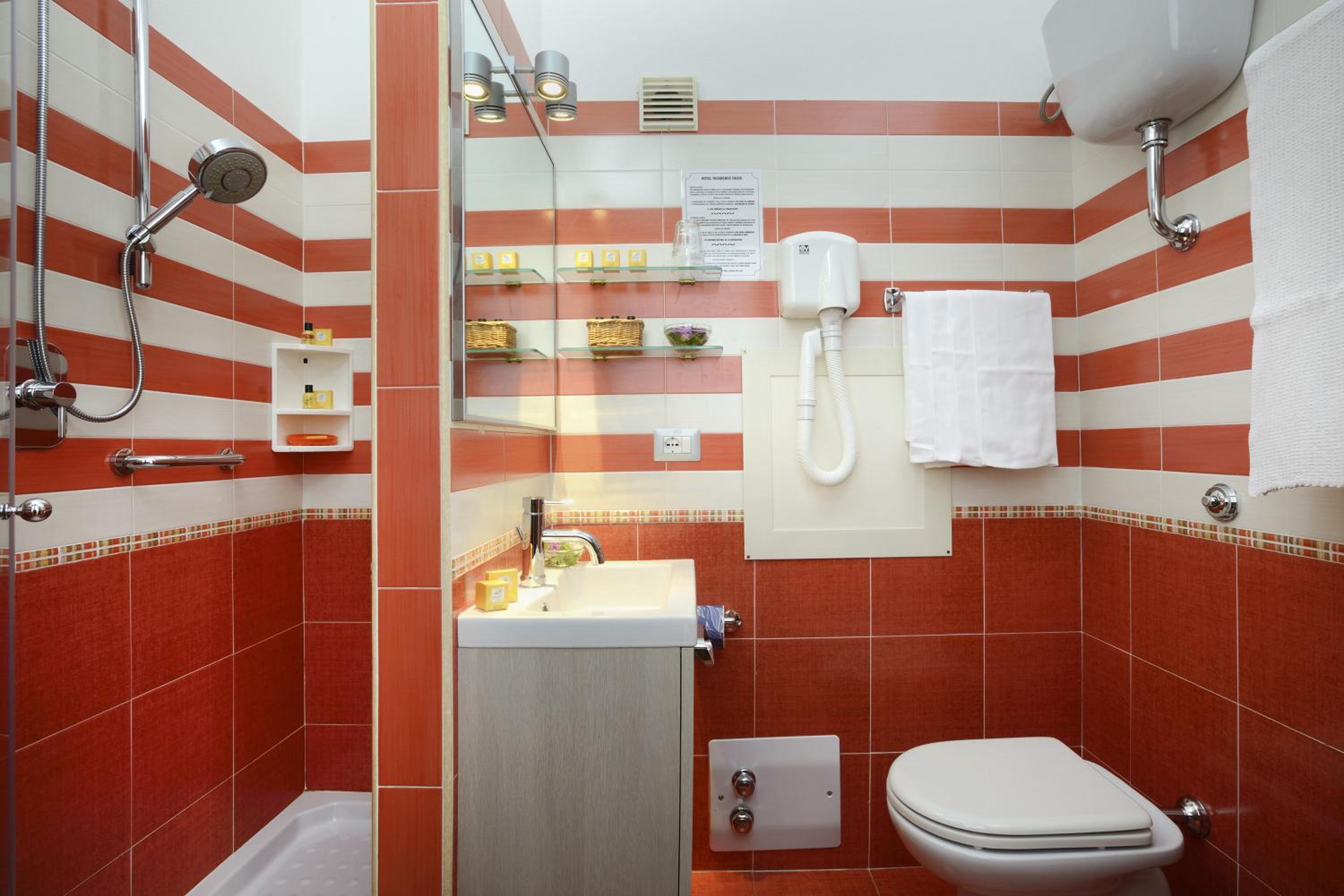Quadruple Room - Photo 9