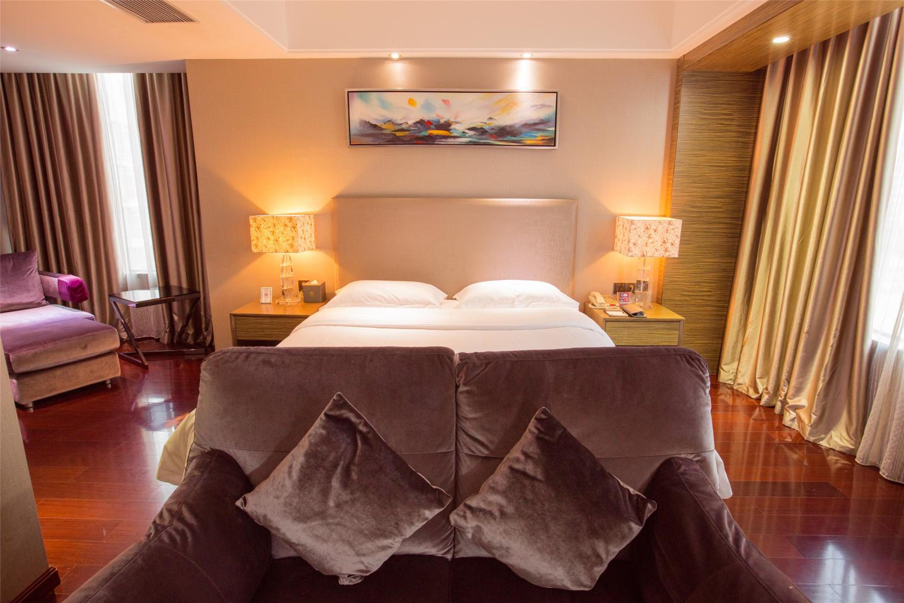 Deluxe Queen Room photo 2