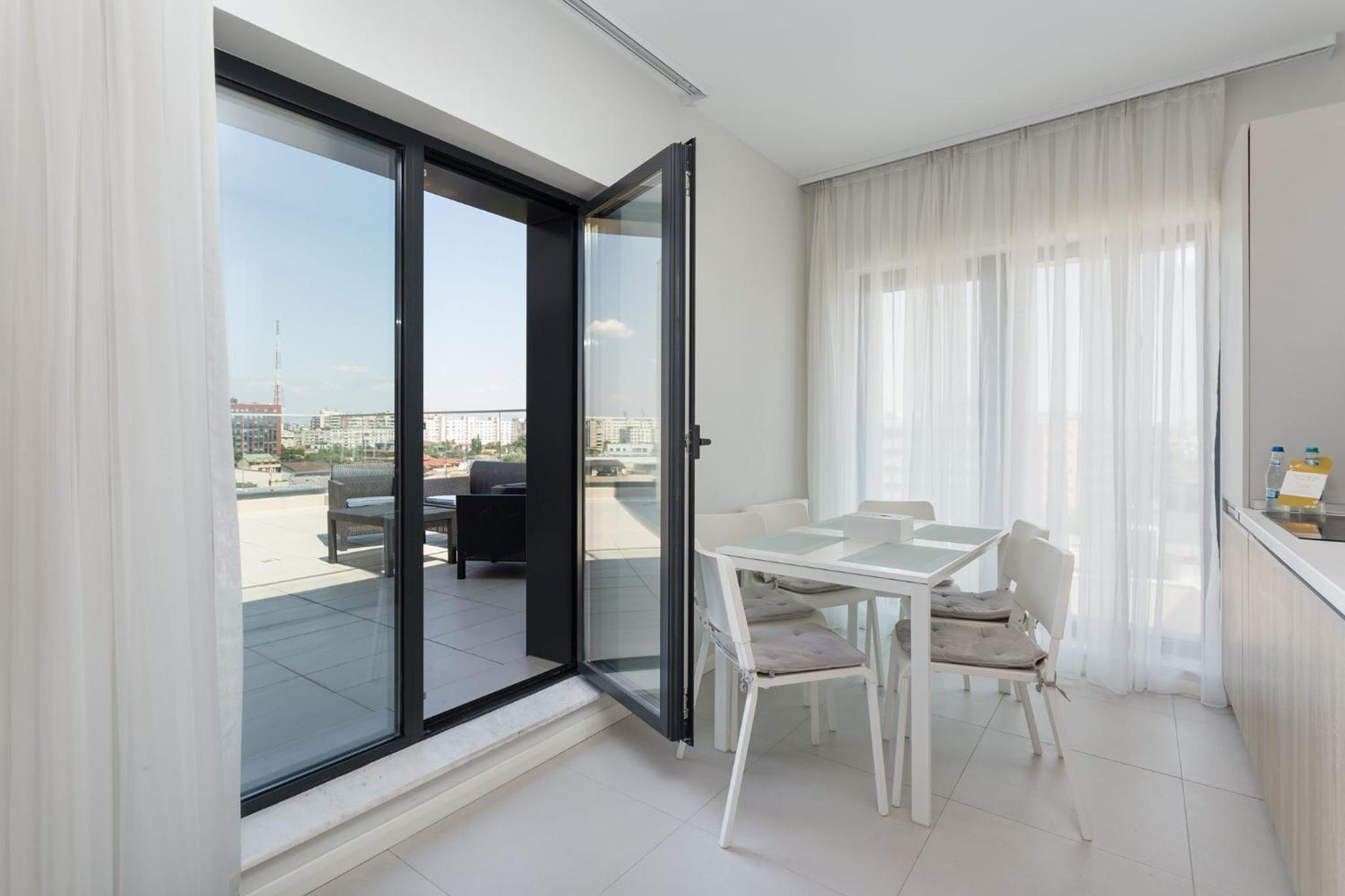 Three-Bedroom Apartment with Balcony photo 2