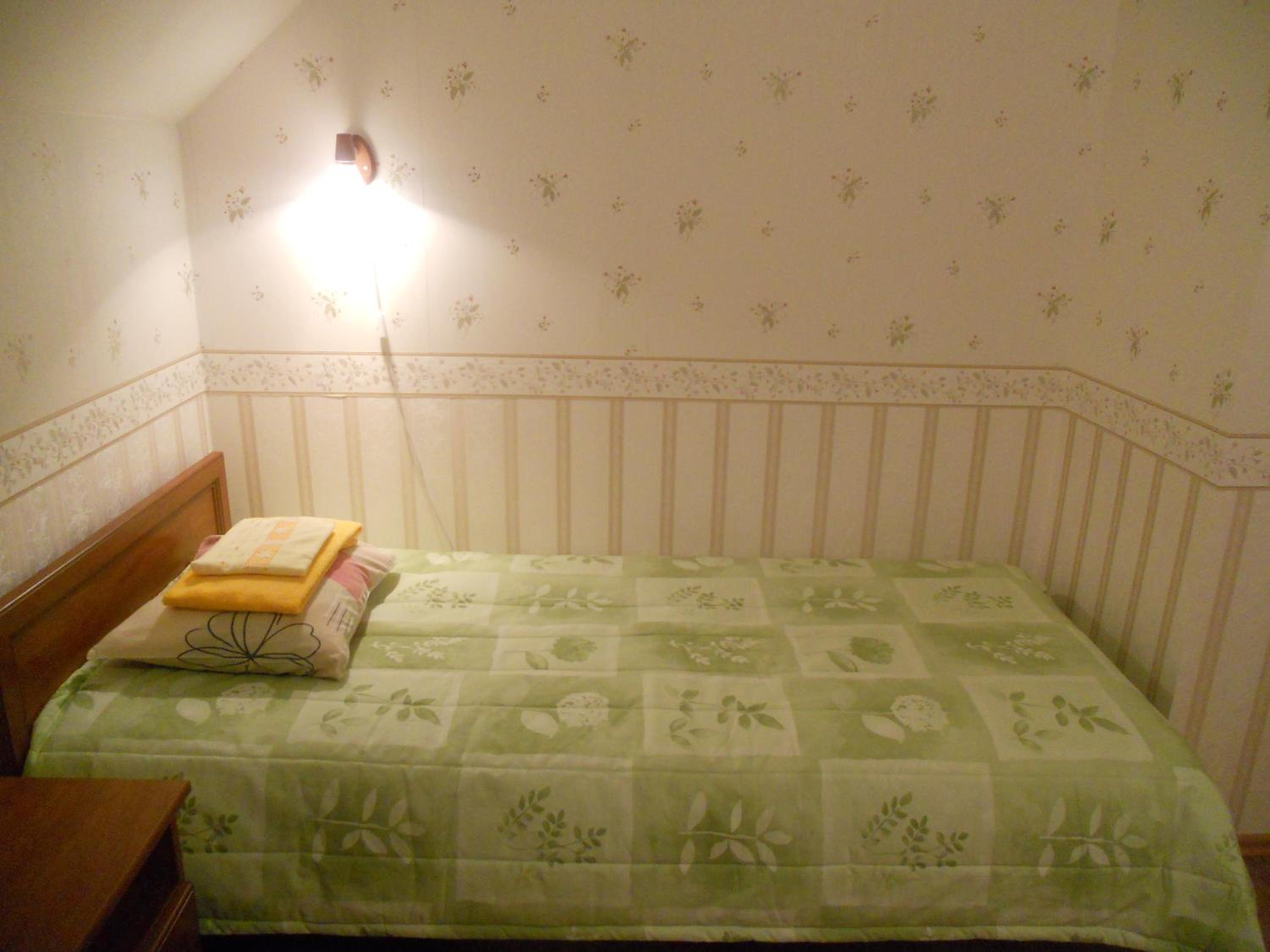 Twin Room with Extra Bed - Photo 2