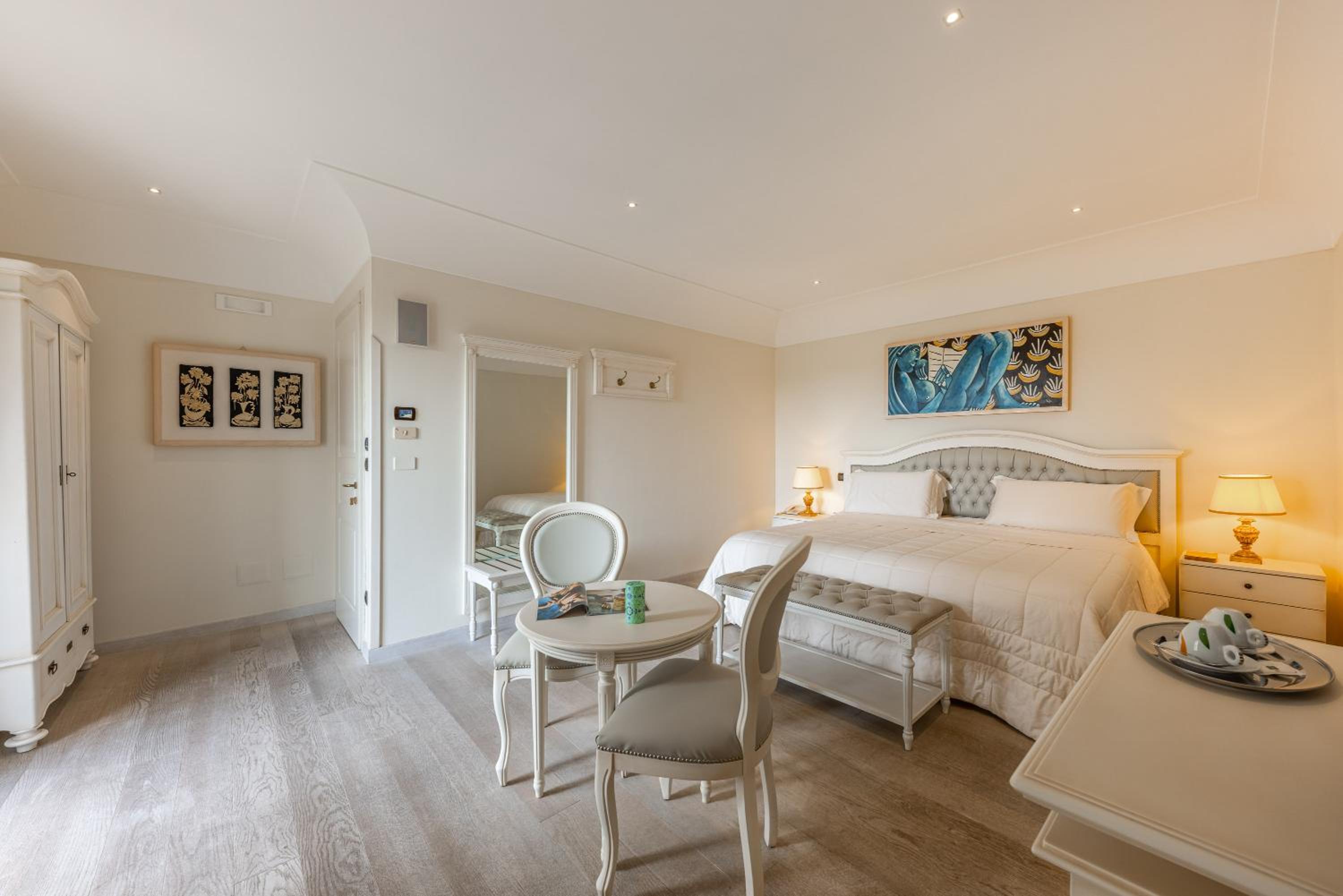 Deluxe Room - Photo 10