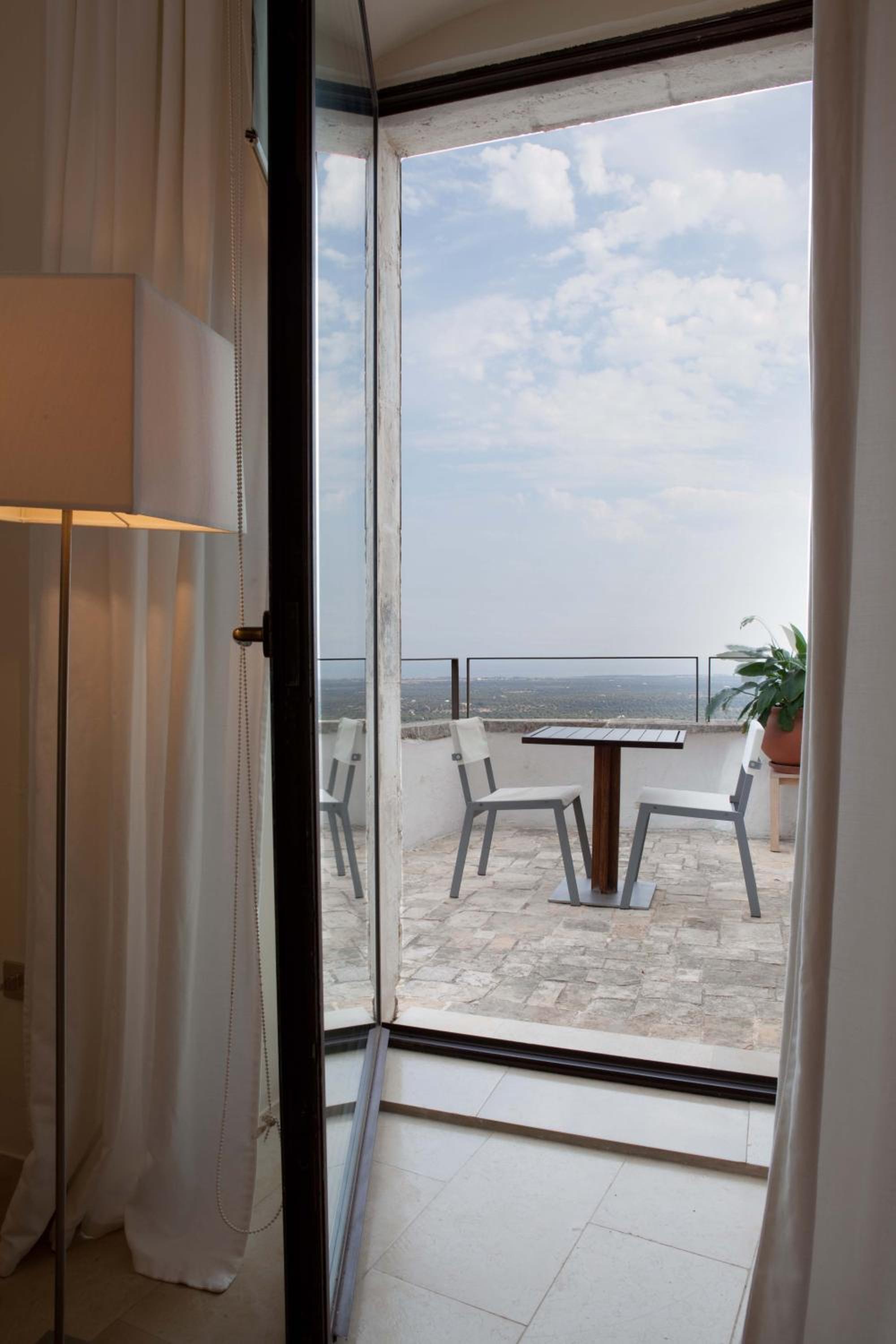 Deluxe Double Room with  Sea View and Balcony - Photo 7