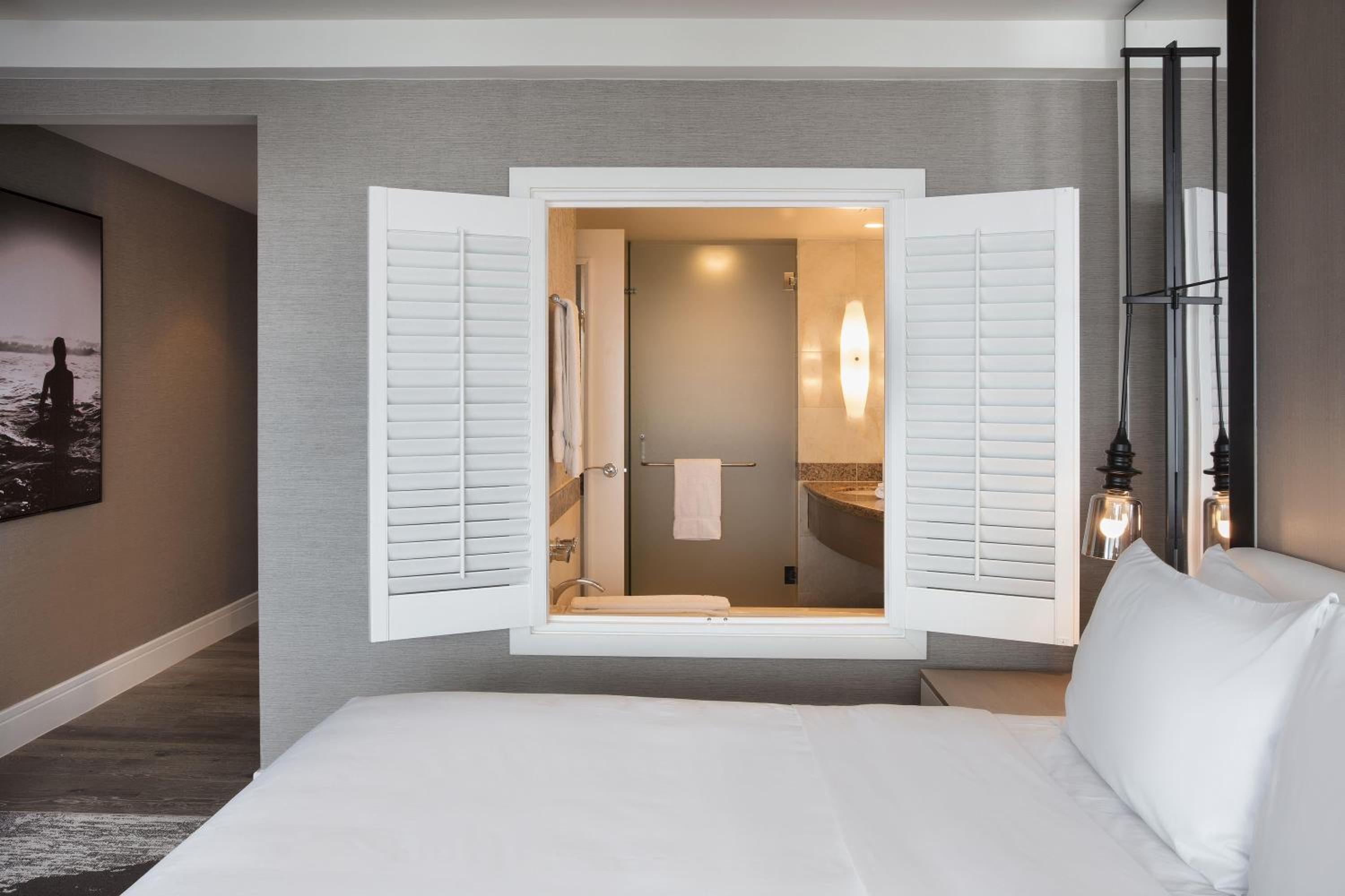 Double Room with Two Double Beds, Horizon Sunset View and Balcony - Photo 4