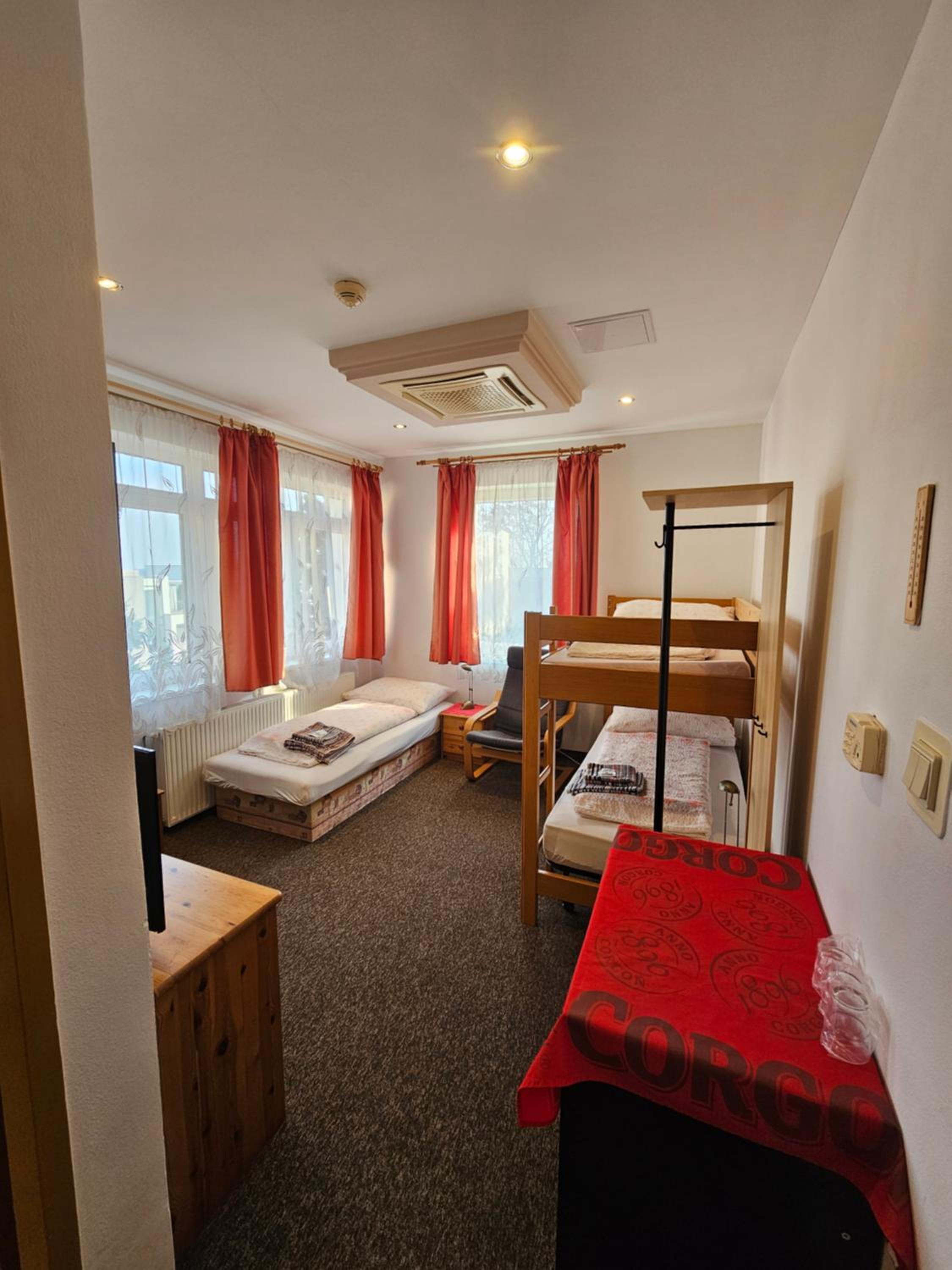 Comfort Triple Room with Shower - Photo 1