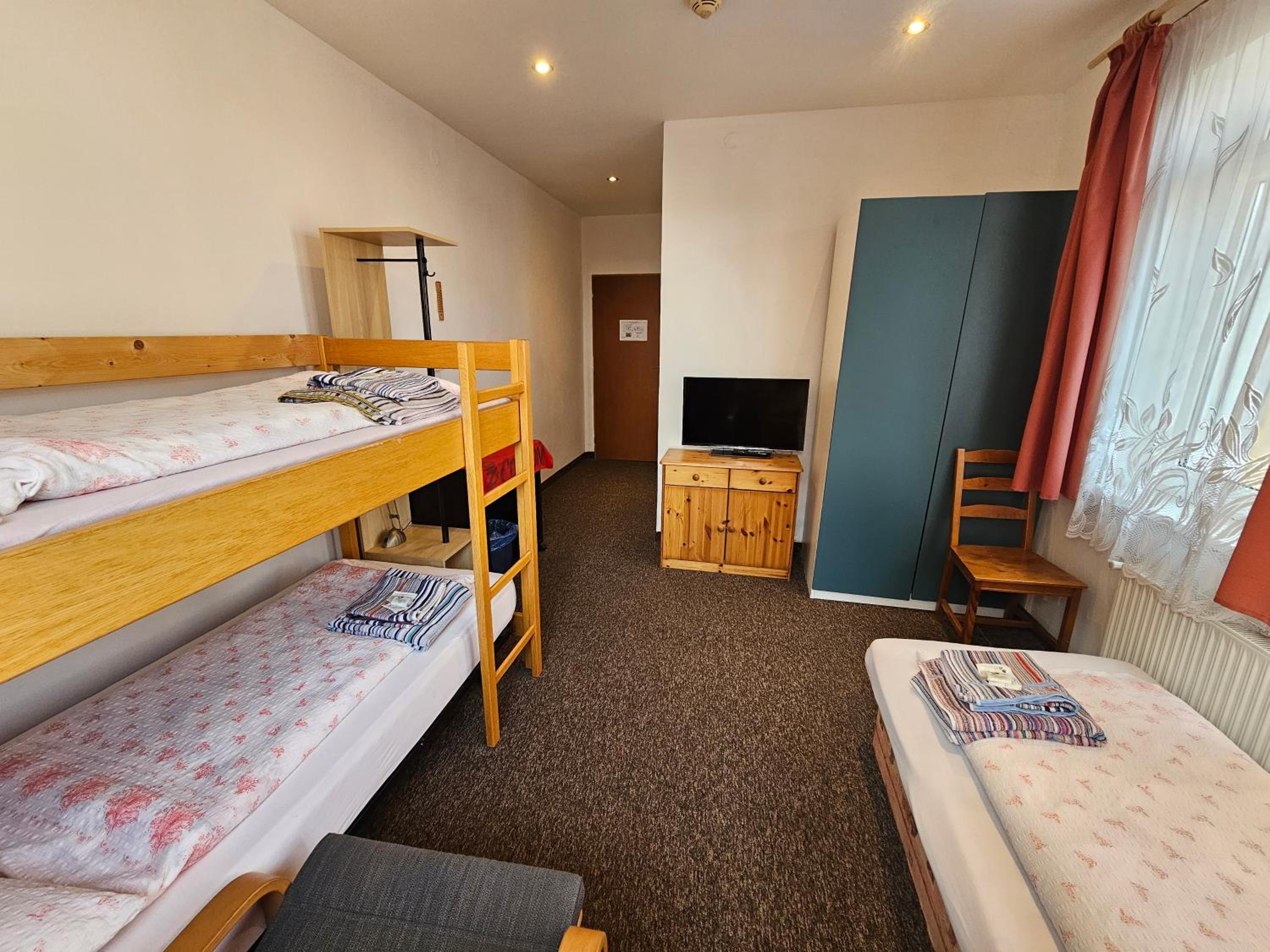 Comfort Triple Room with Shower - Photo 2