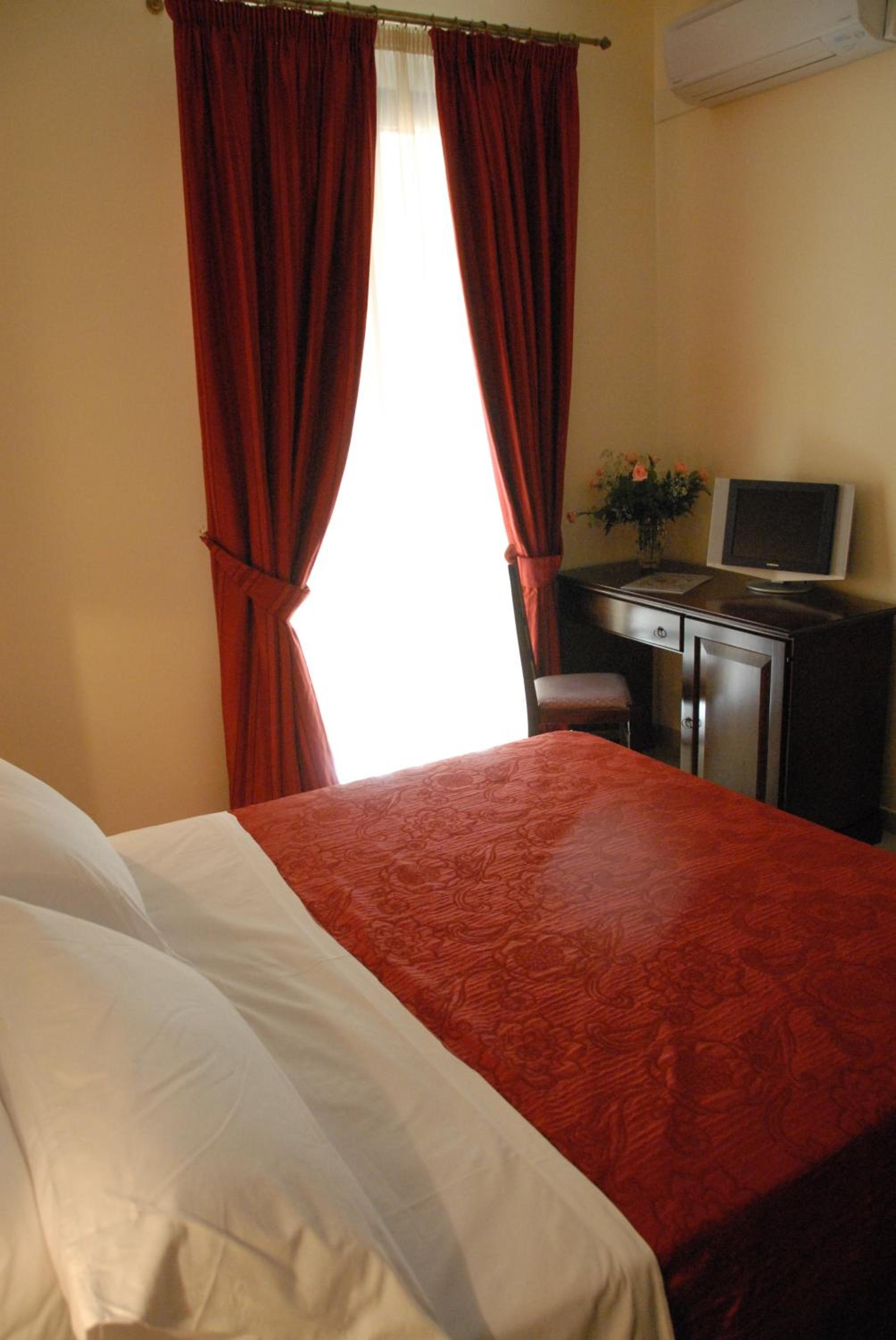 Double Room - Photo 3