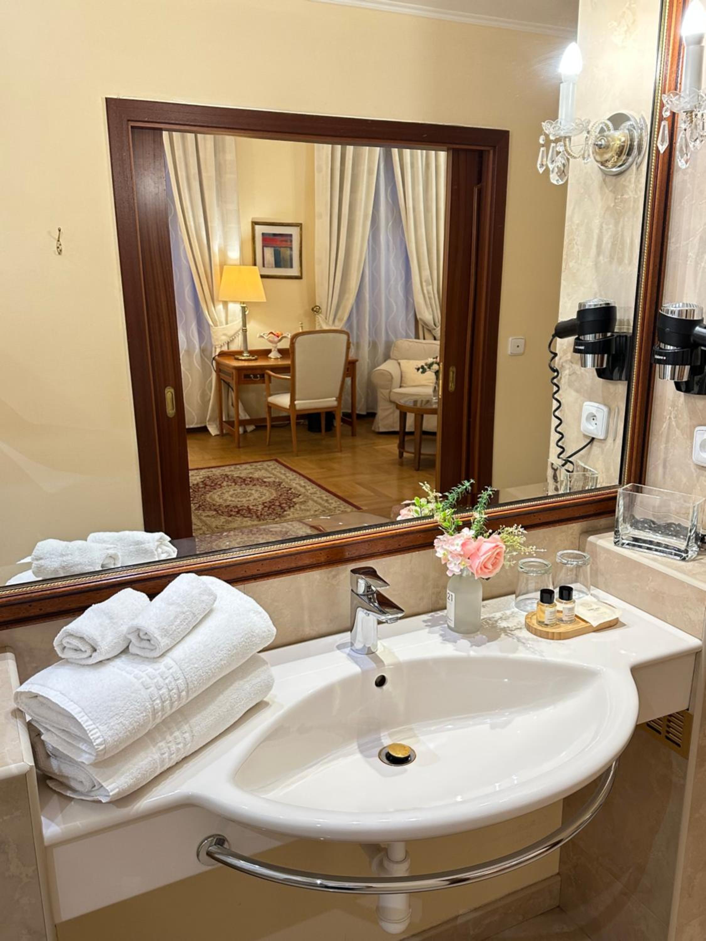 Junior Suite thumbnail 6