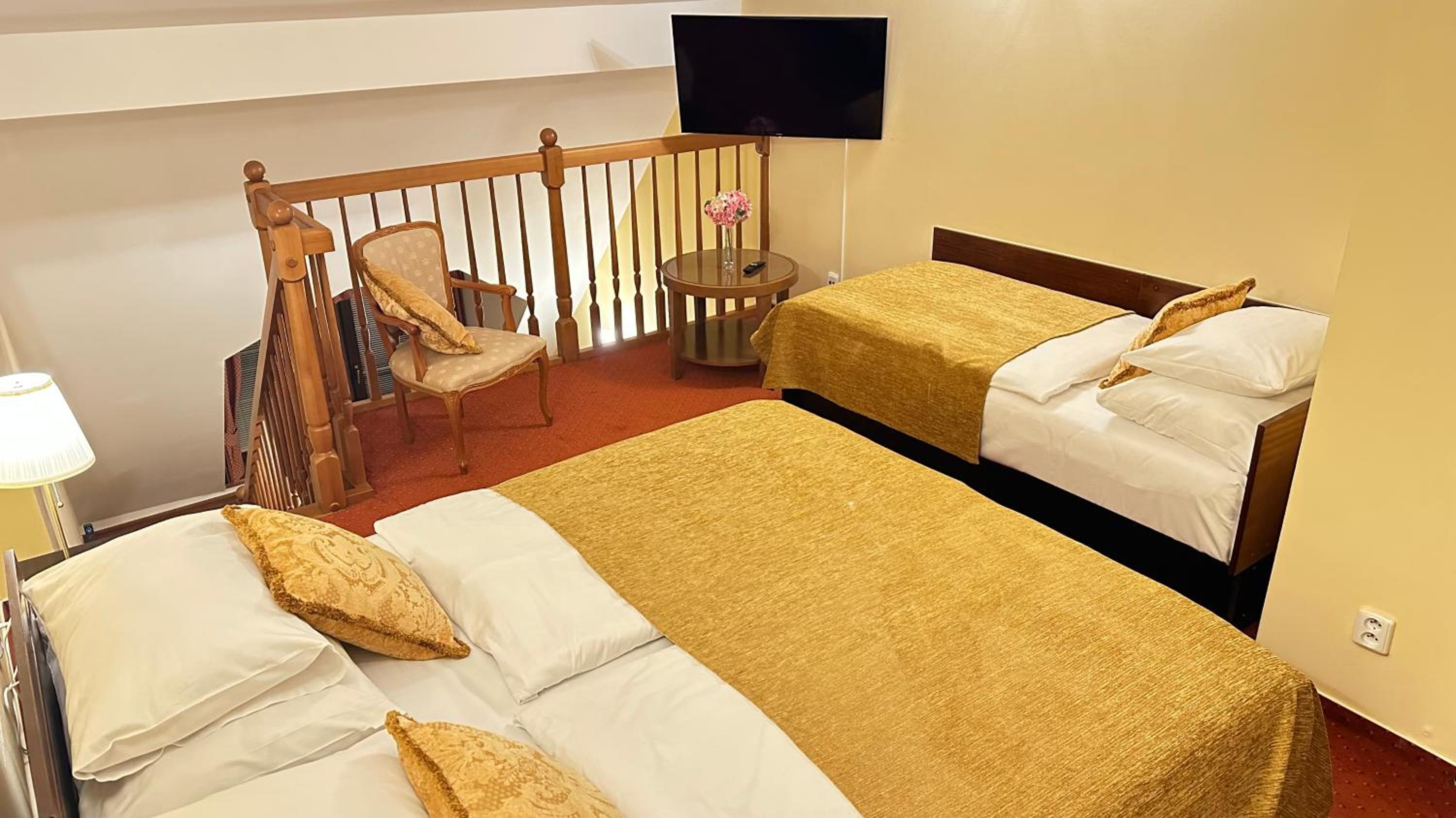 Superior Triple Room thumbnail 6