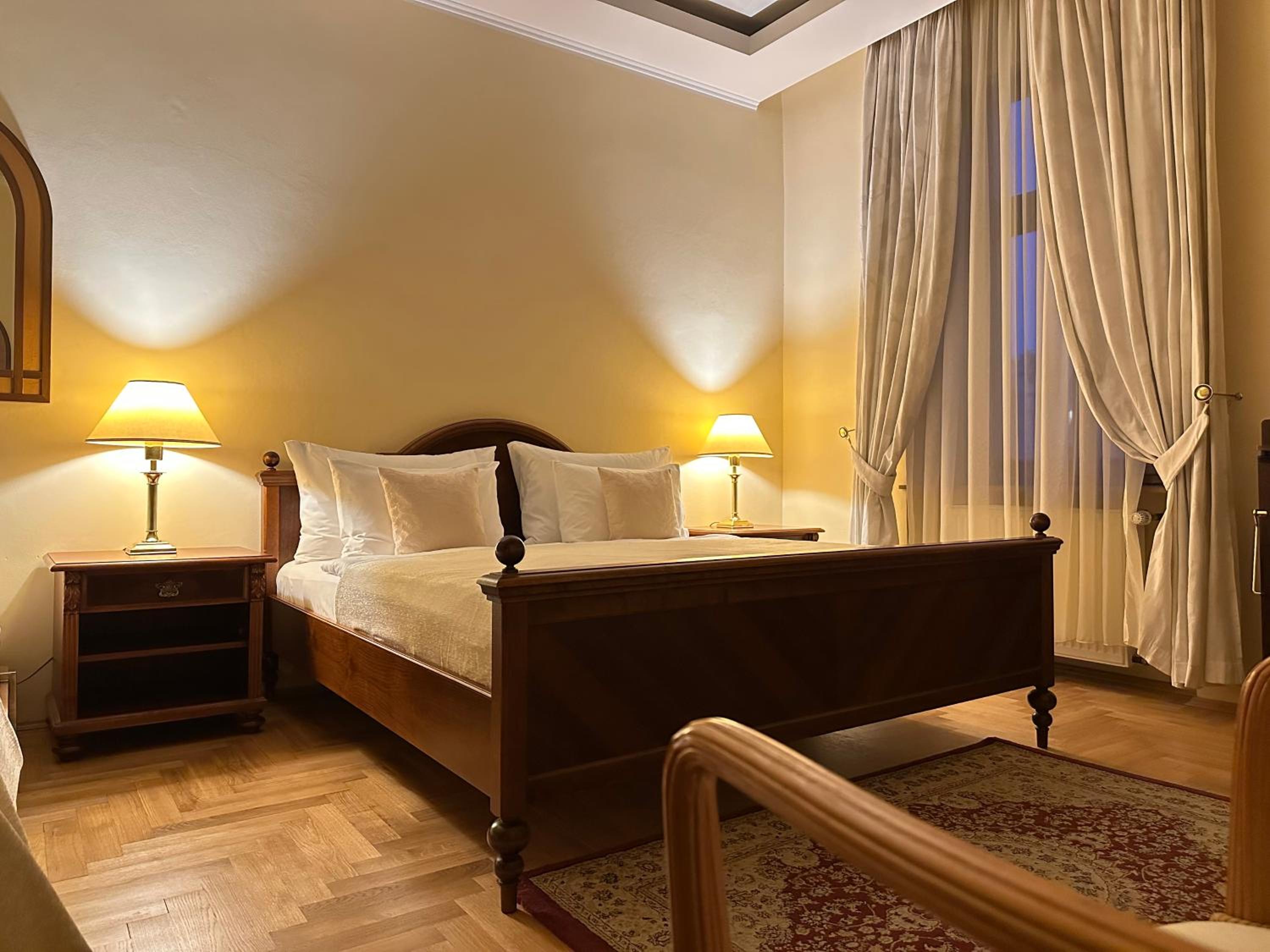 Standard Triple Room thumbnail 5