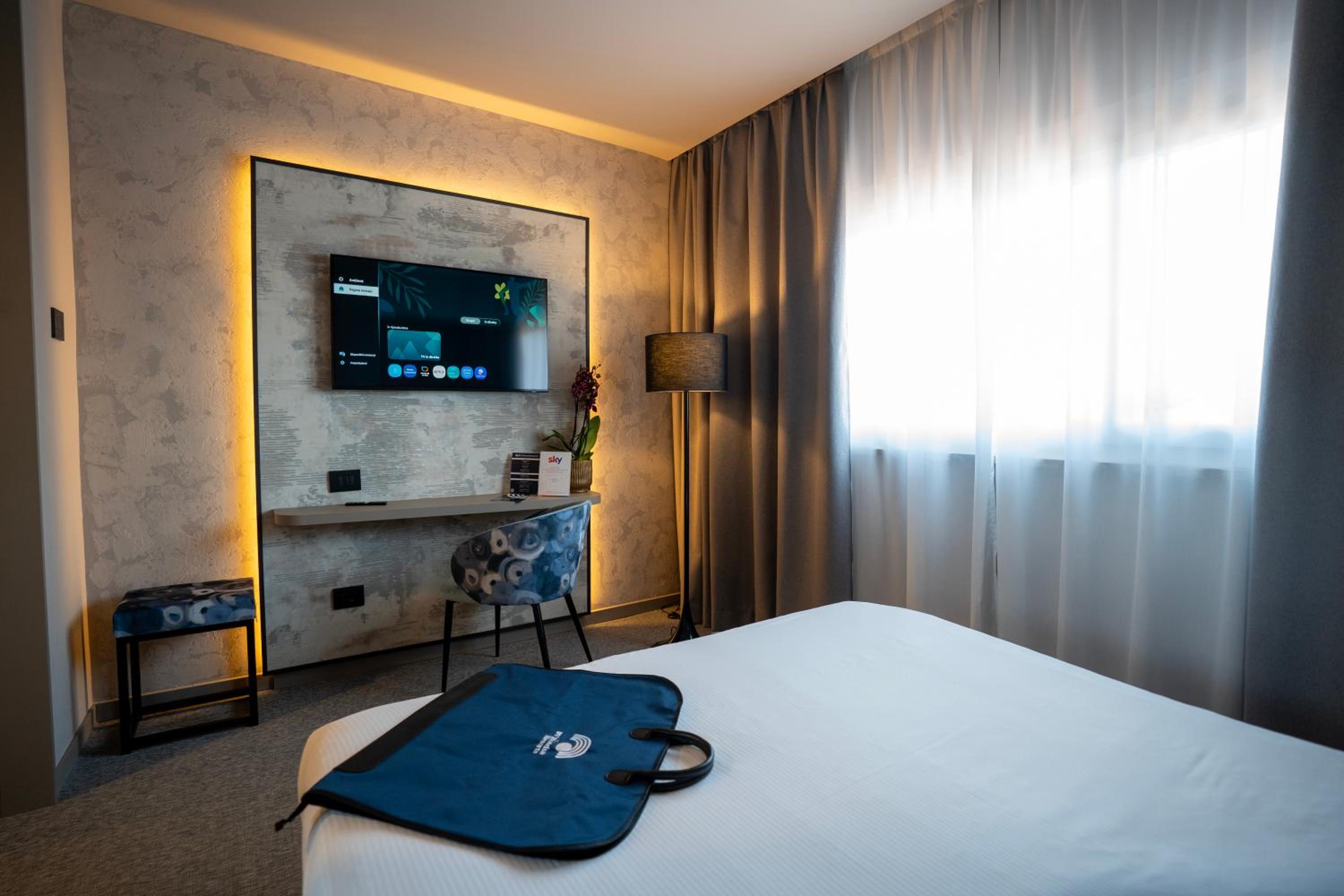 Superior Double or Twin Room photo 2