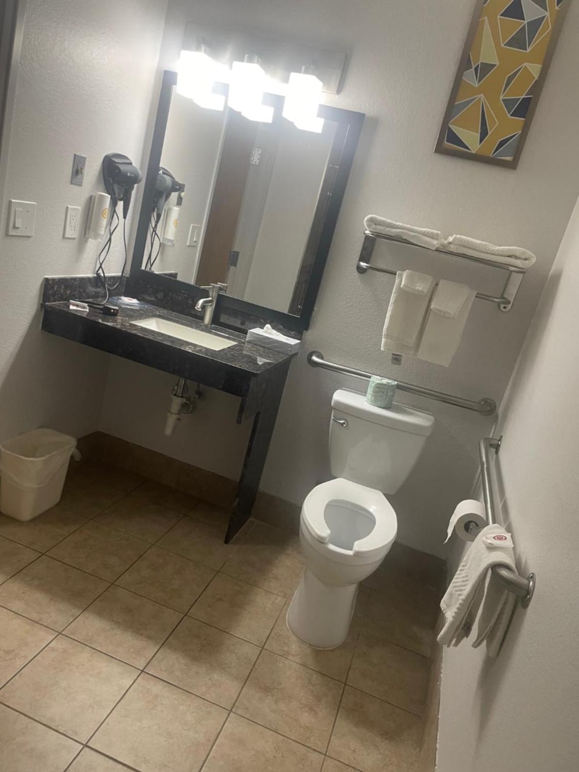 King Room - Accessible/Non-Smoking - Photo 1
