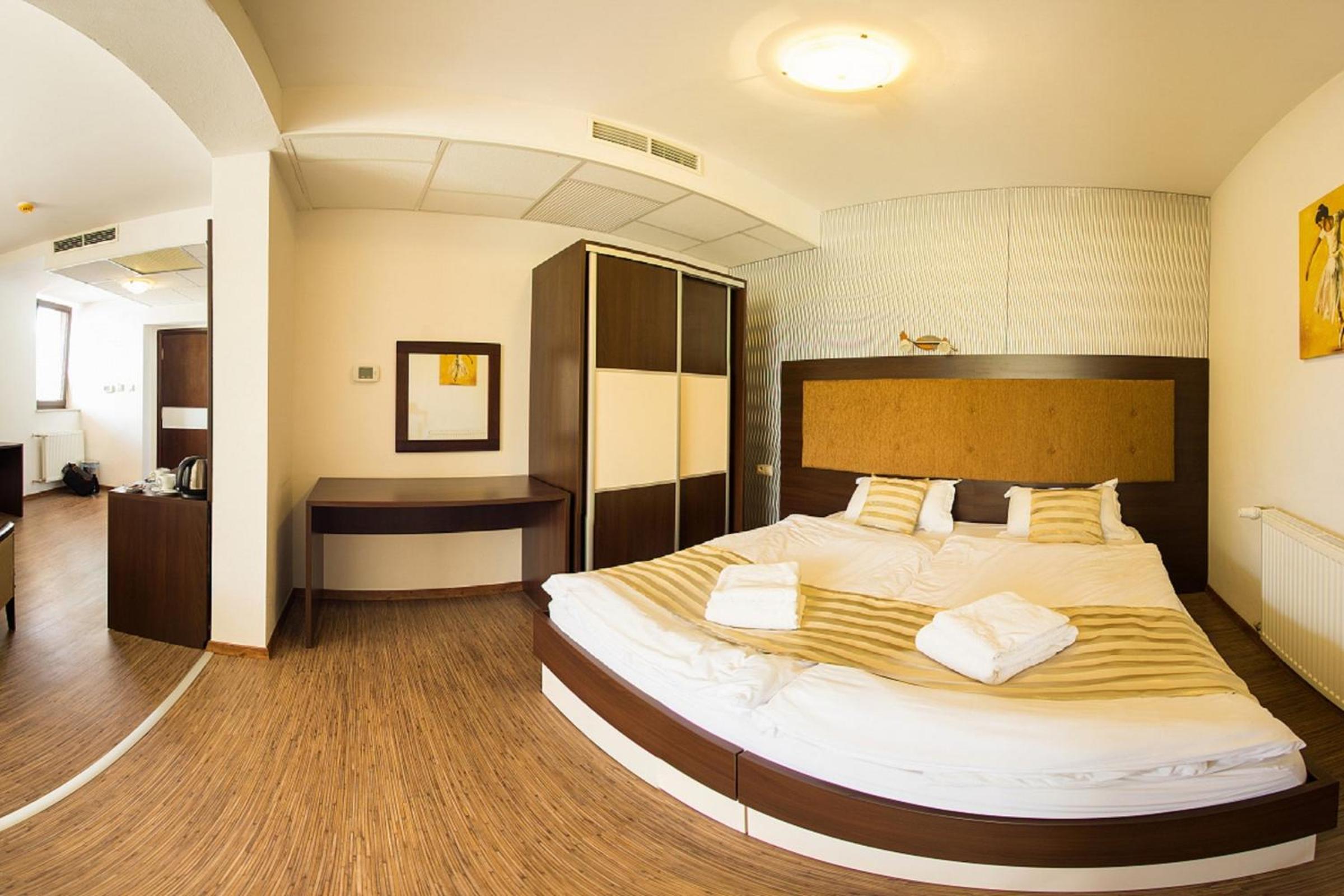 Two-Bedroom Deluxe Apartment With Balcony photo 3
