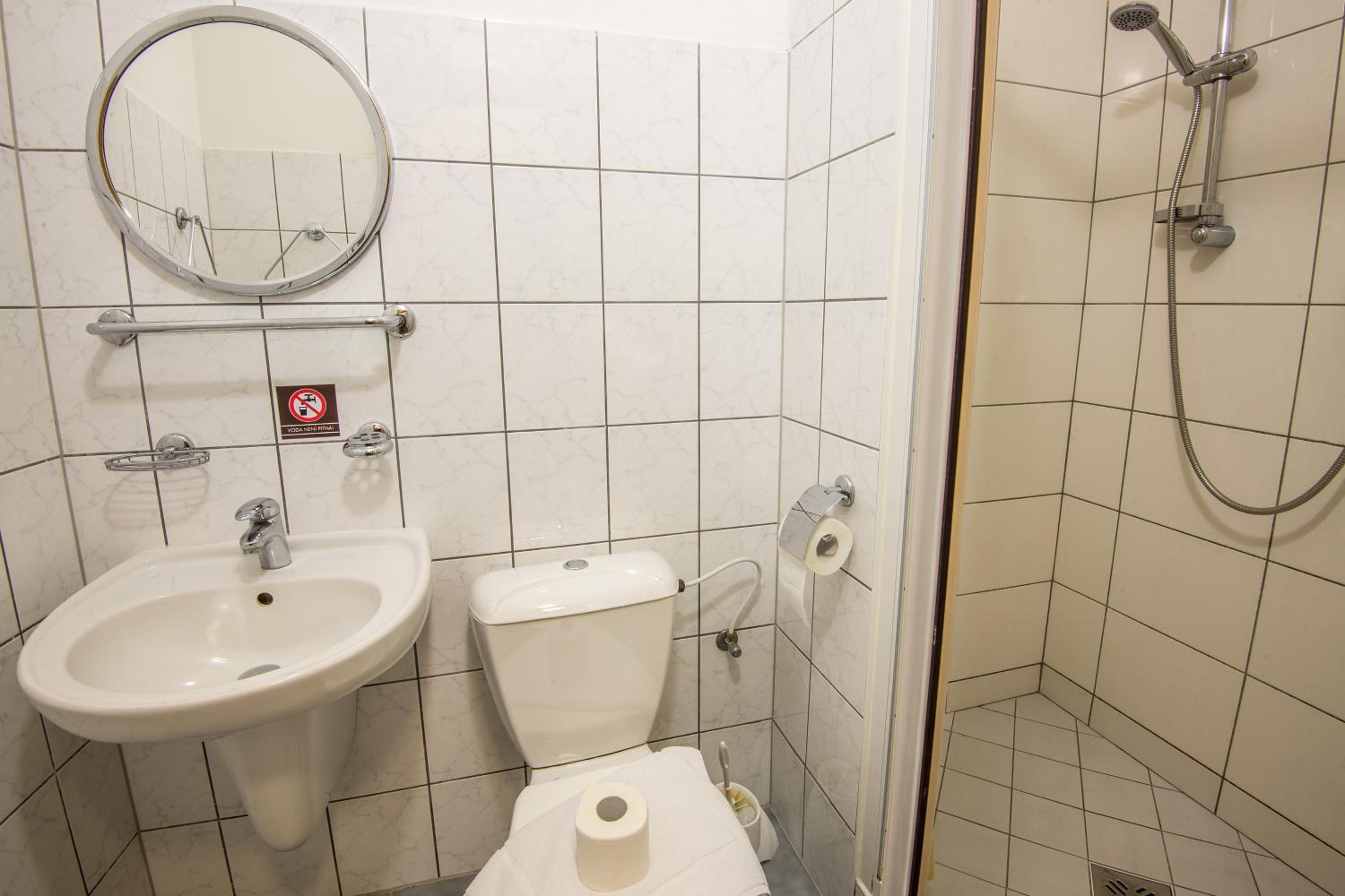 Quadruple Room with Private Bathroom photo 1