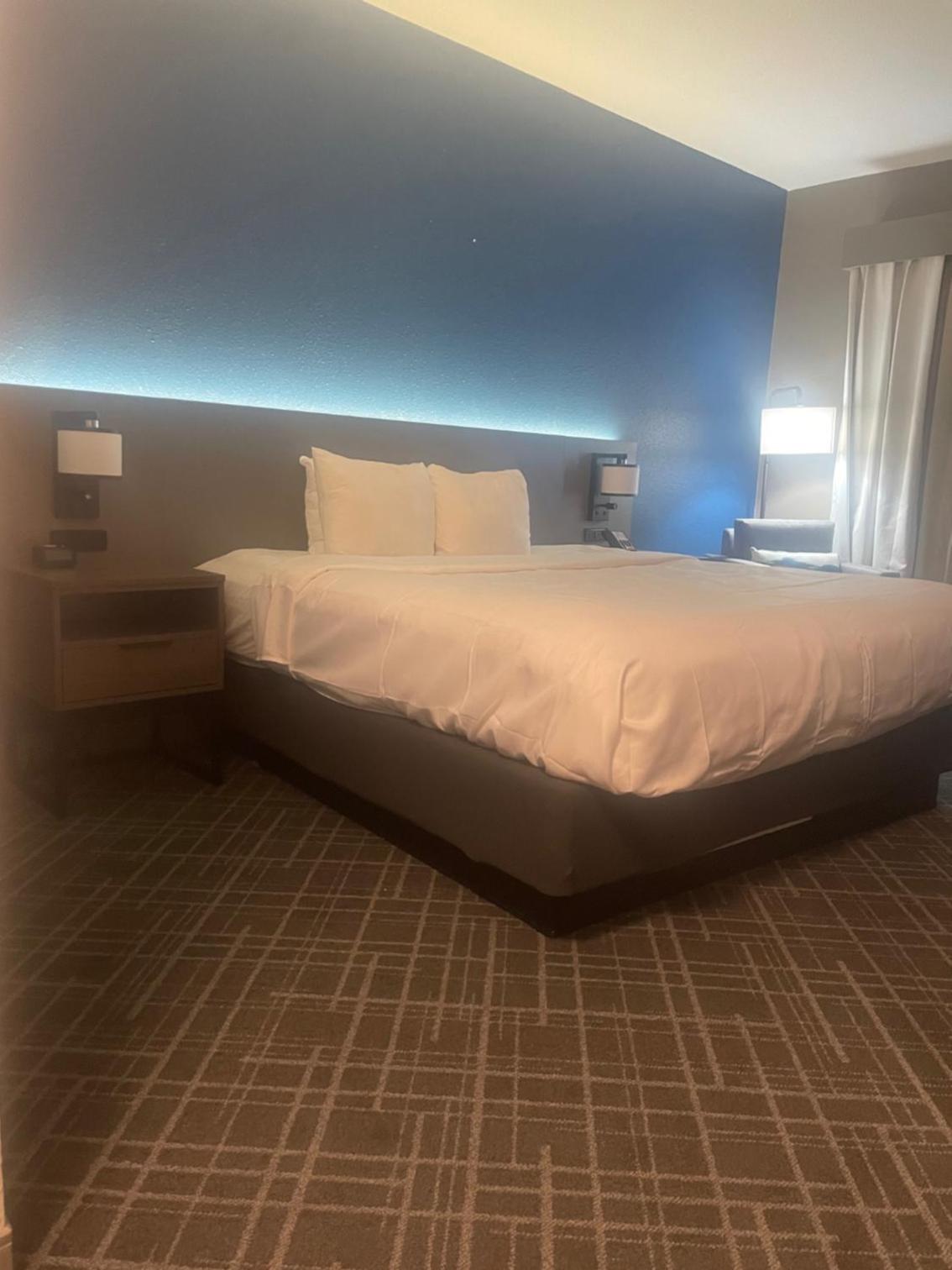 King Room - Accessible/Non-Smoking photo 3