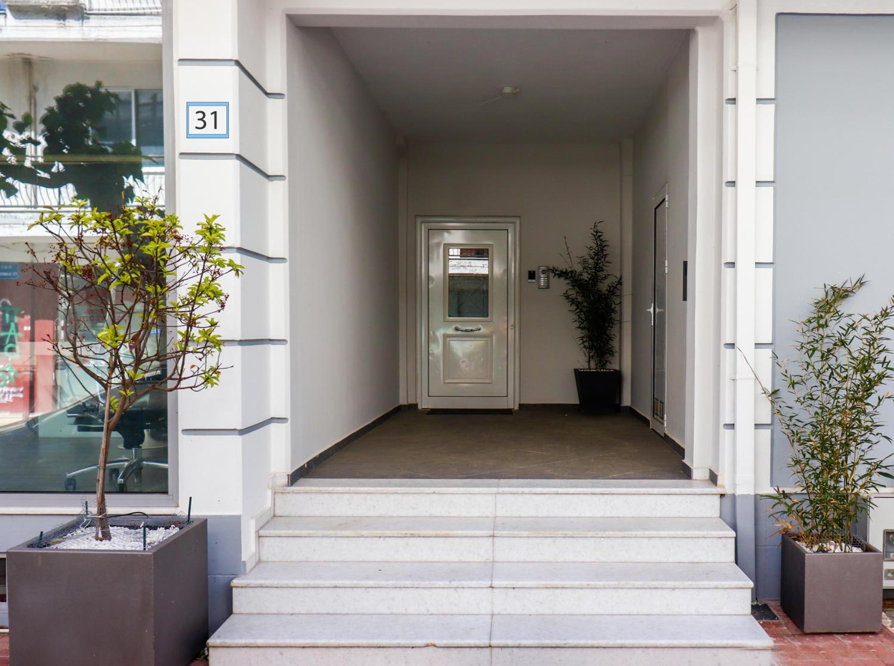 Deluxe One-Bedroom Apartment with City View photo 1