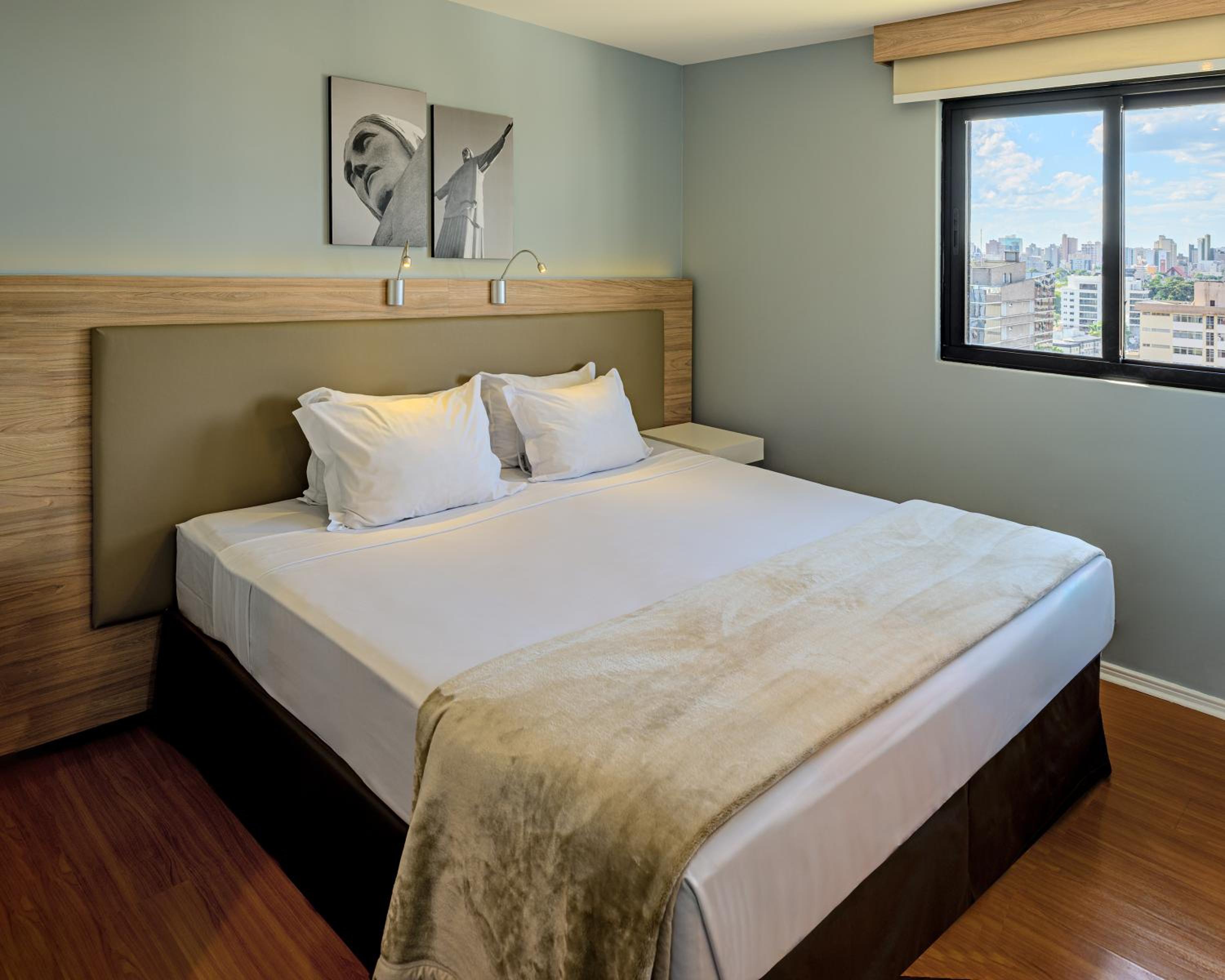 Deluxe Queen Room