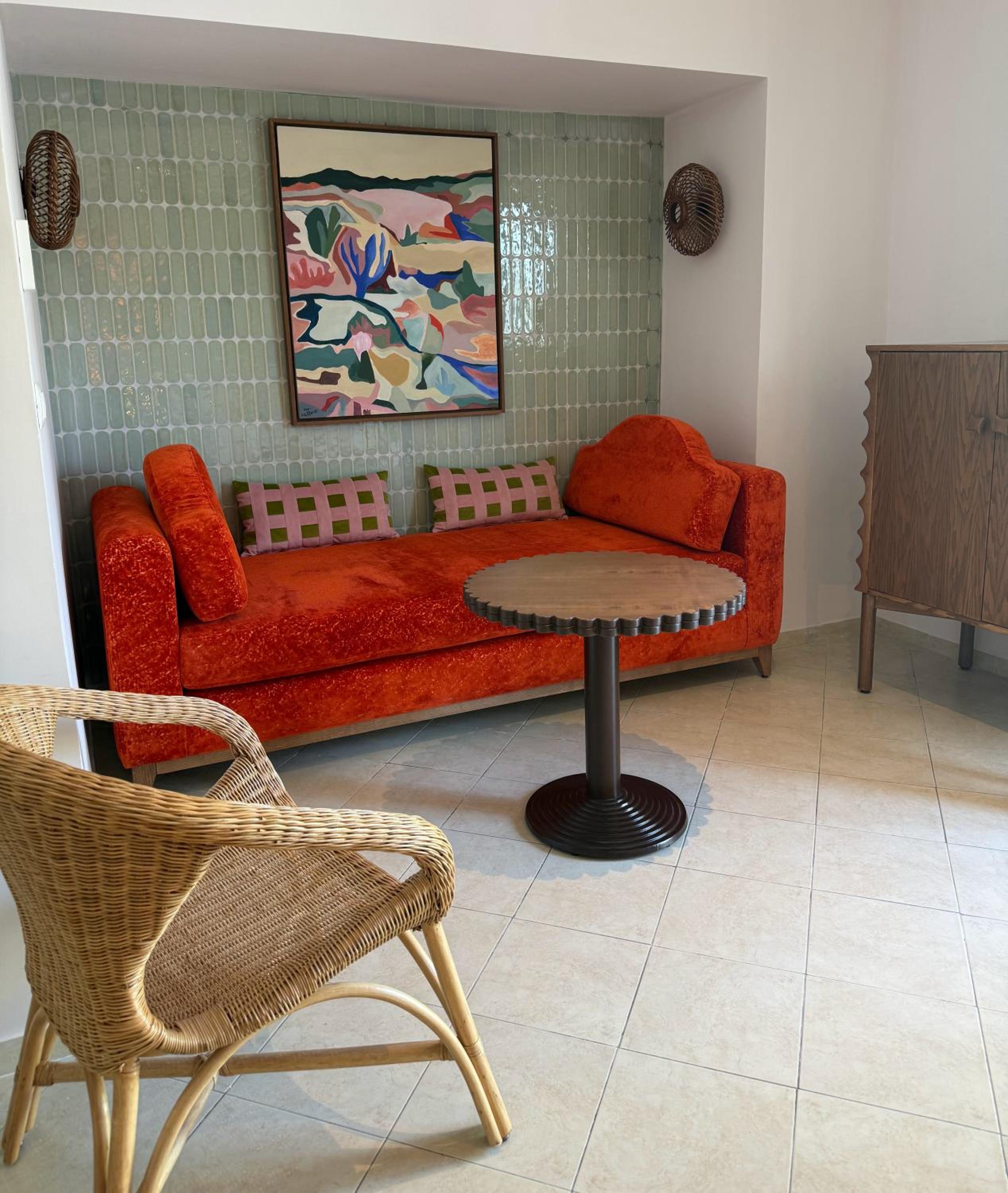 Superior Family Room photo 3