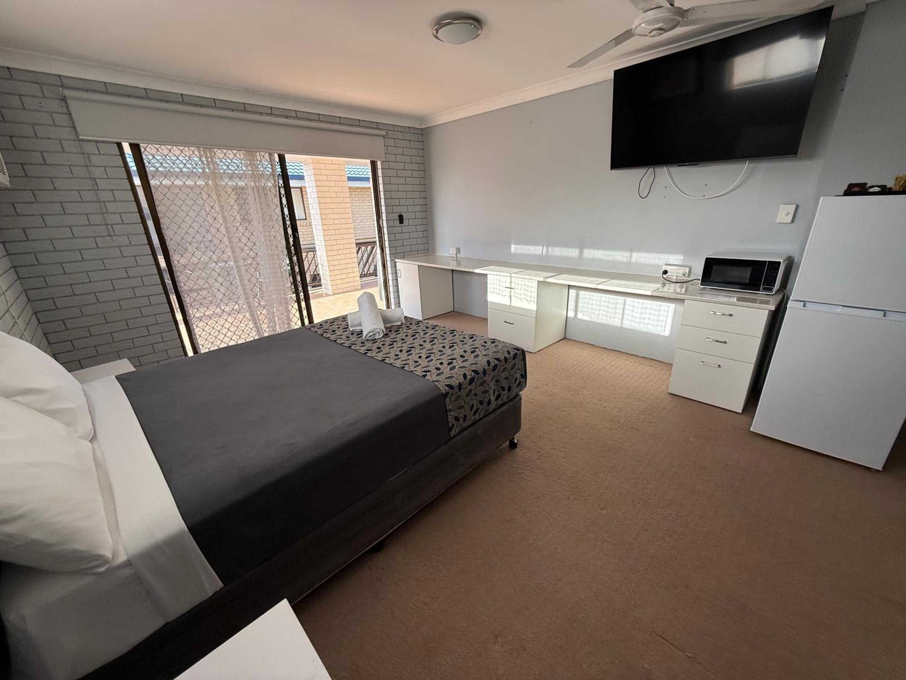 Standard Queen Room photo 2