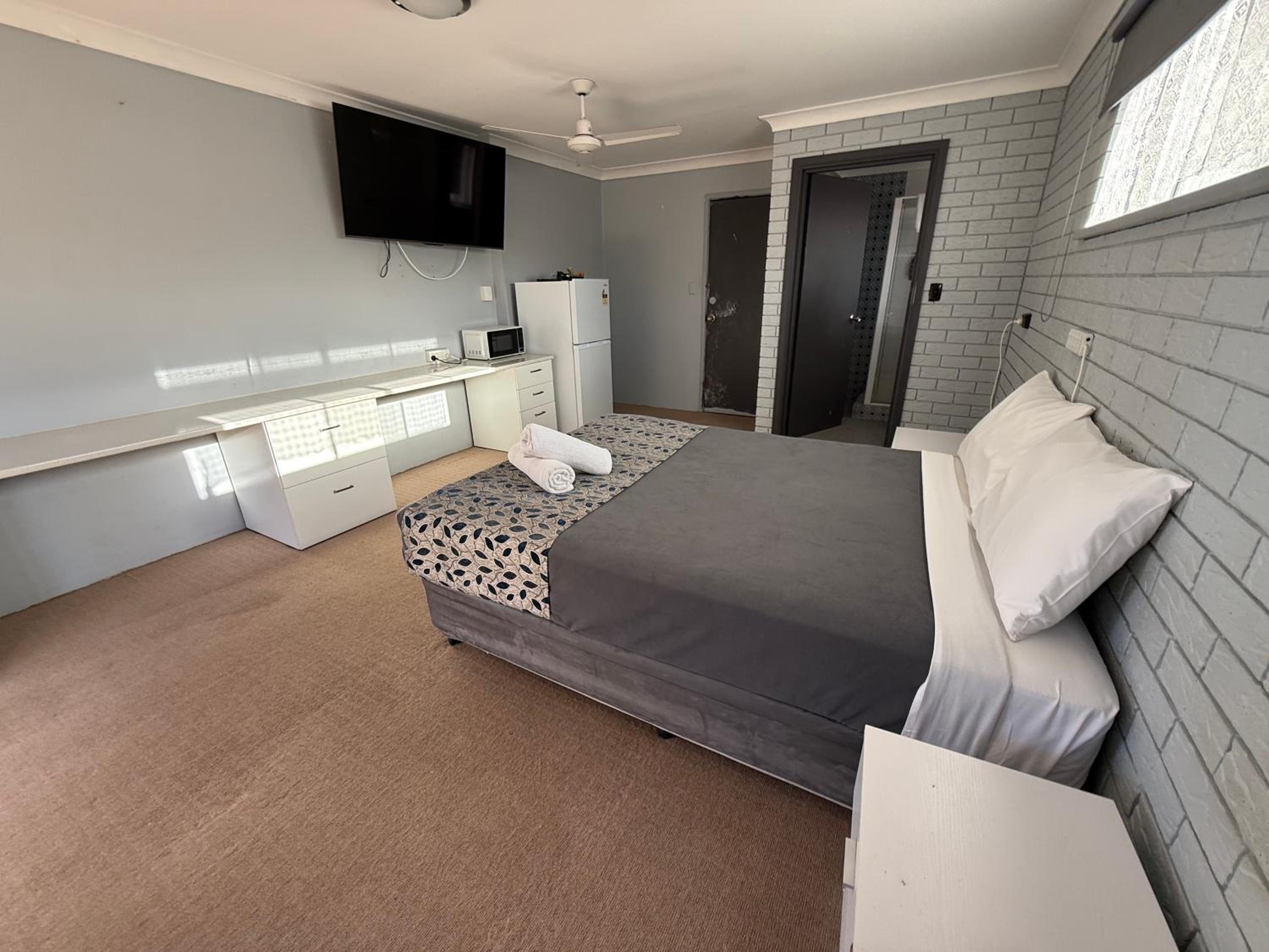 Standard Queen Room