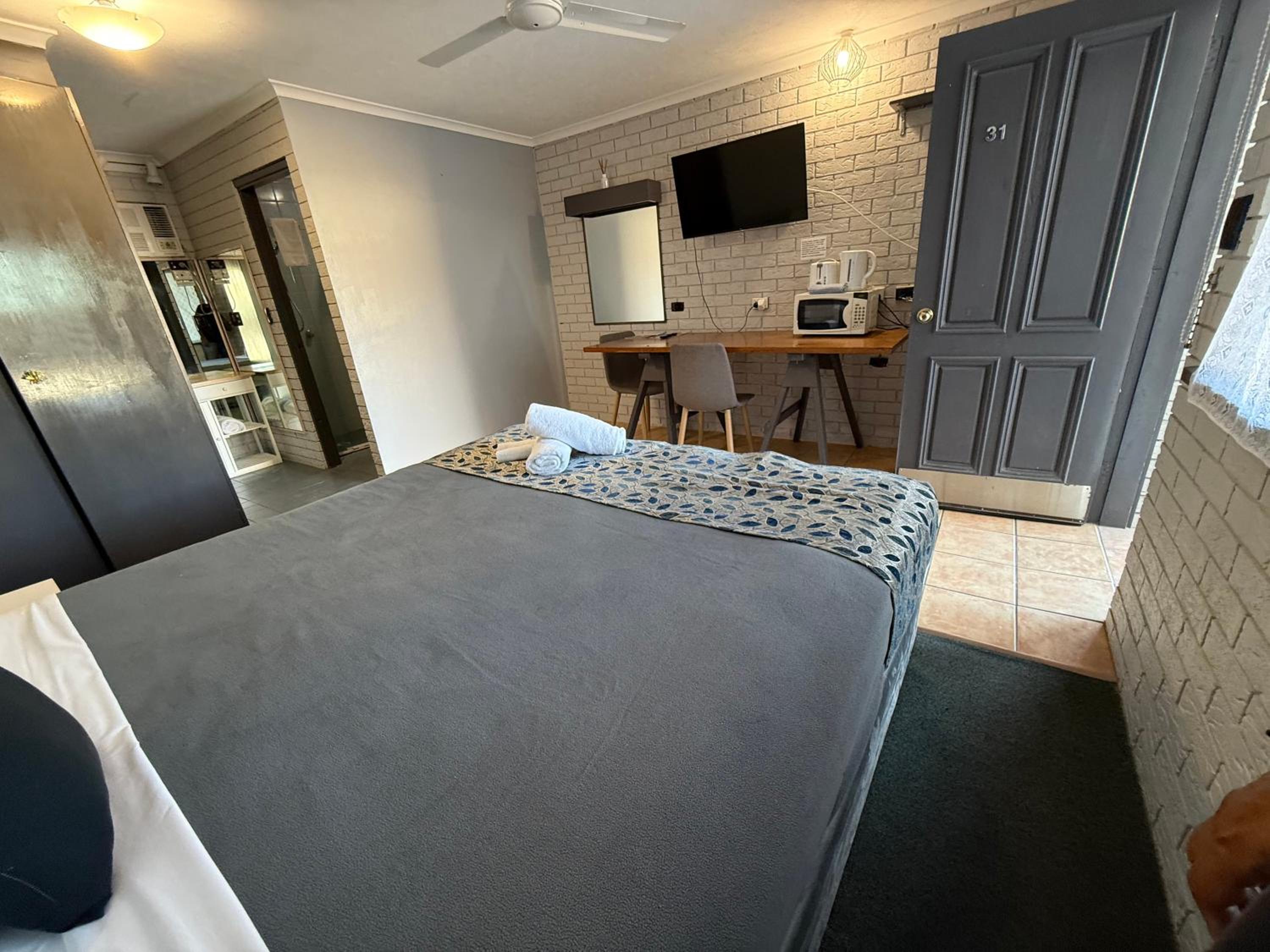 Deluxe King Room photo 1