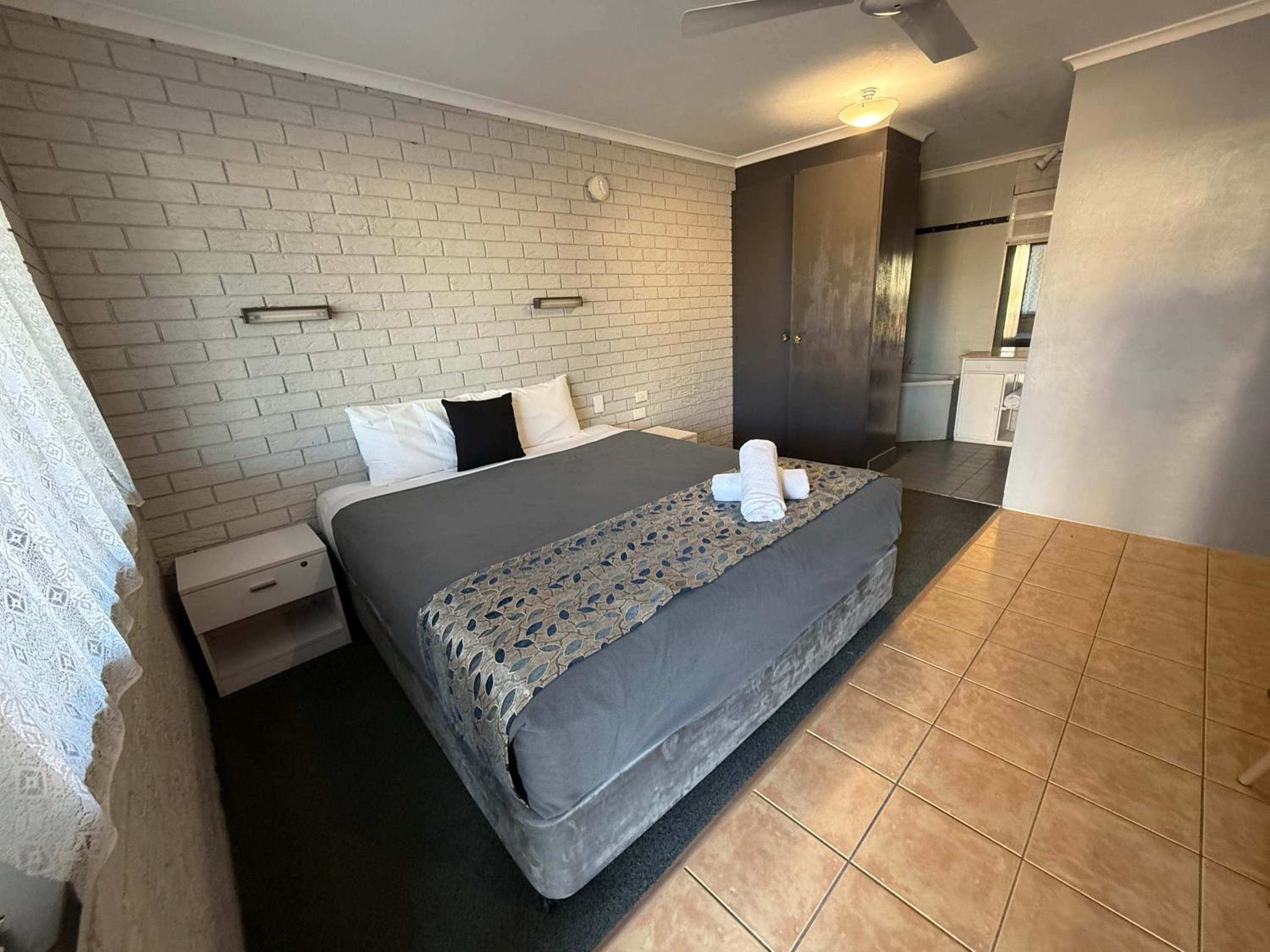 Deluxe King Room photo 2