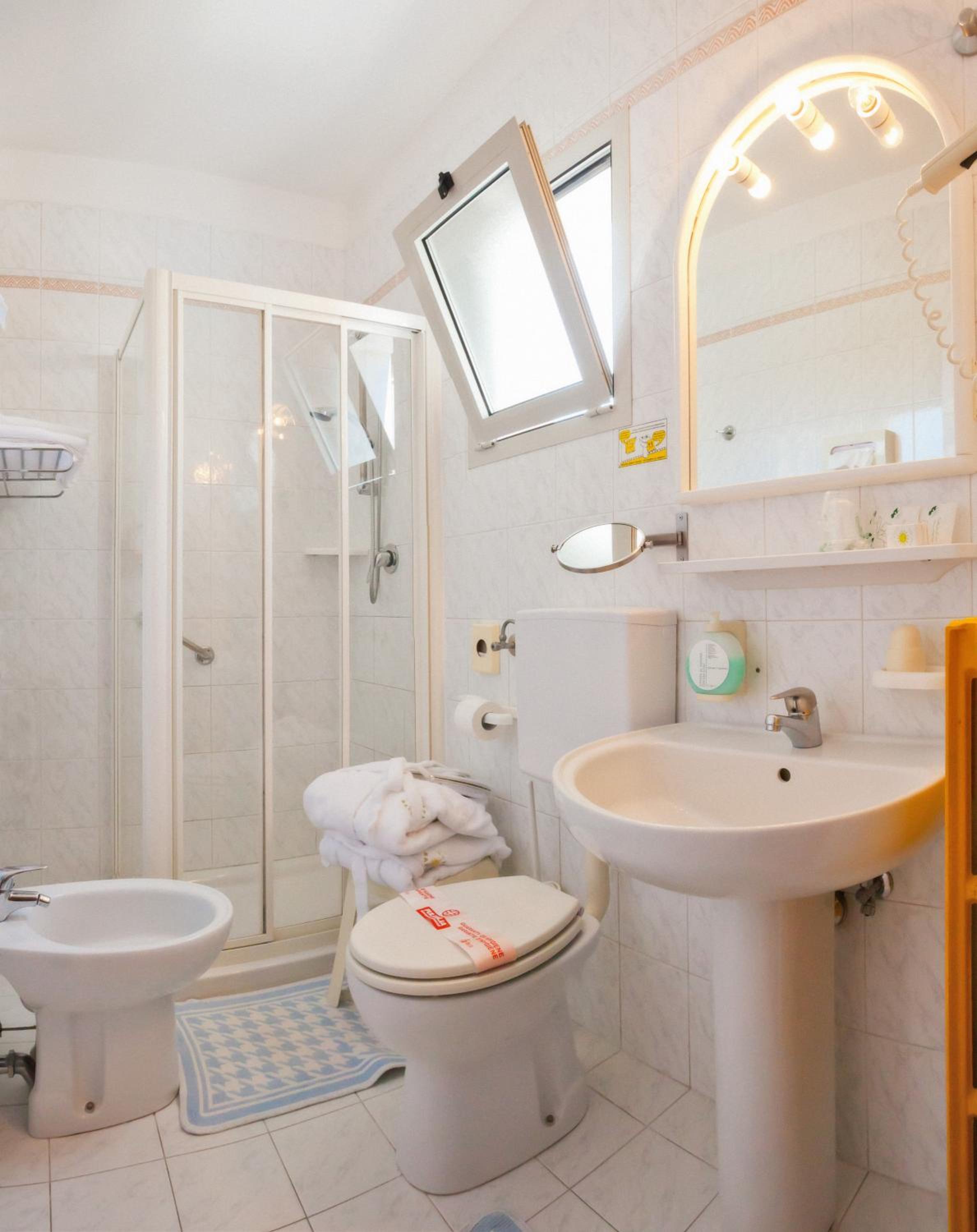 Superior Triple Room with Sea View photo 3