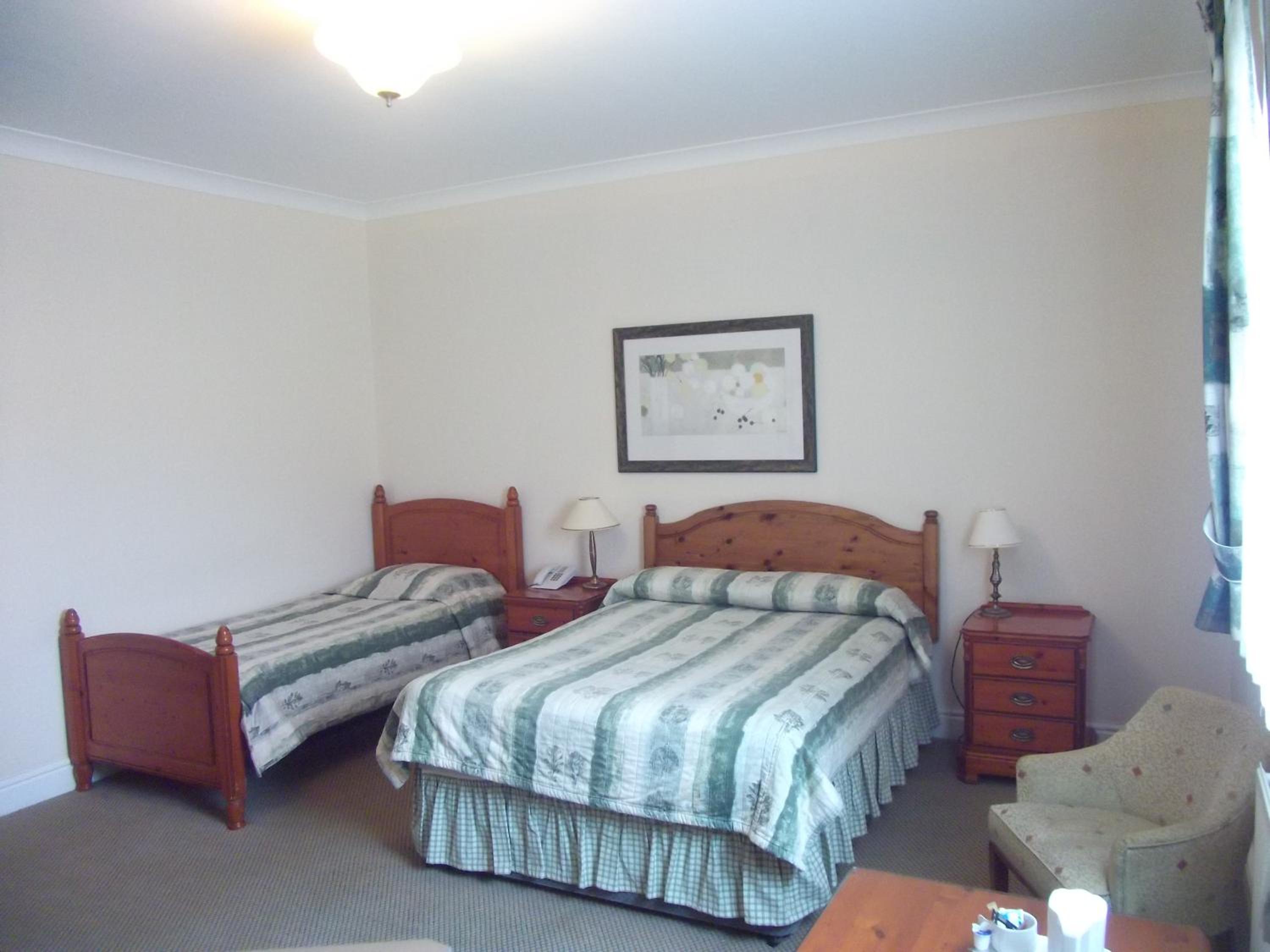 Twin Room - Photo 2