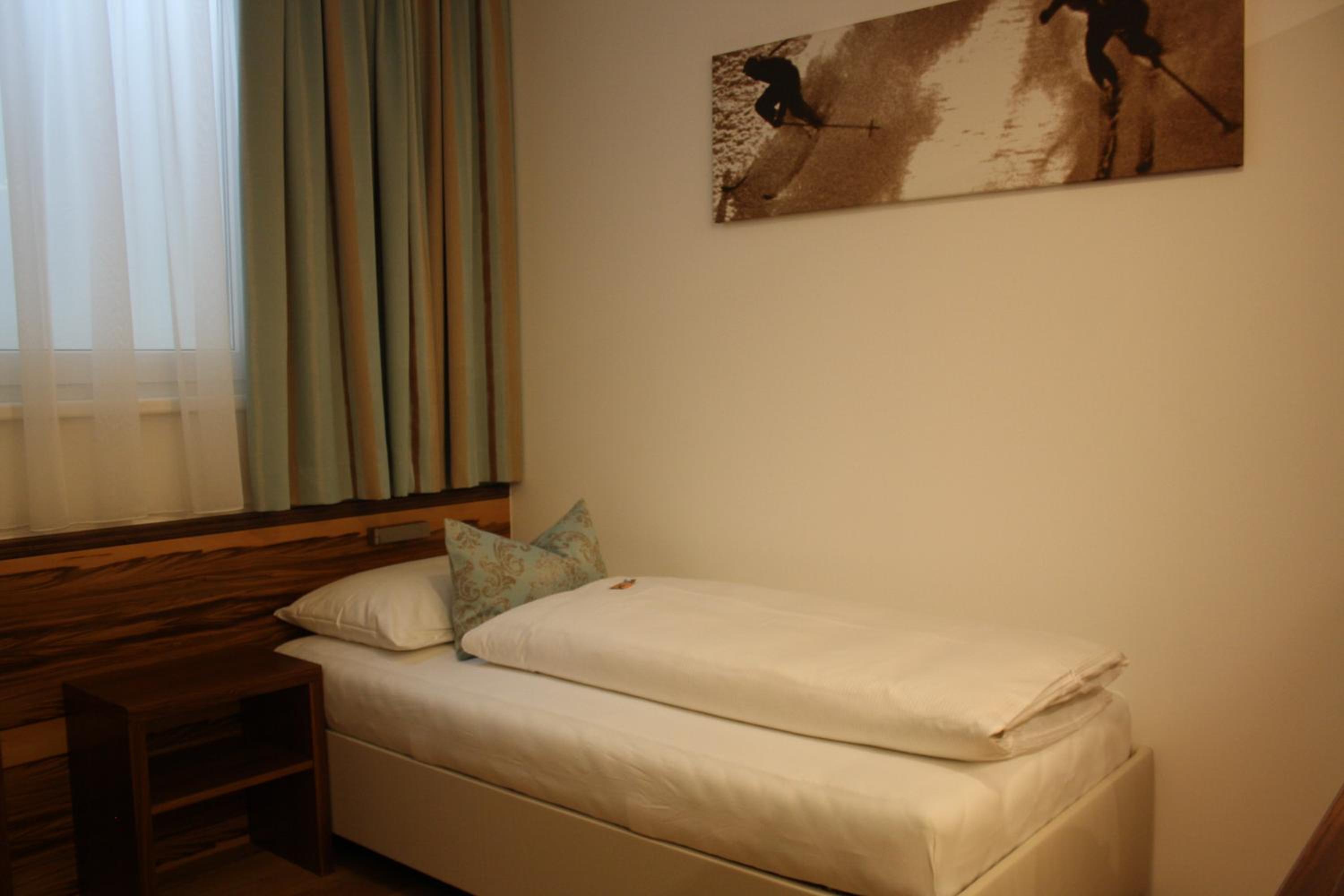 Basement Apartment (no view) - Photo 8